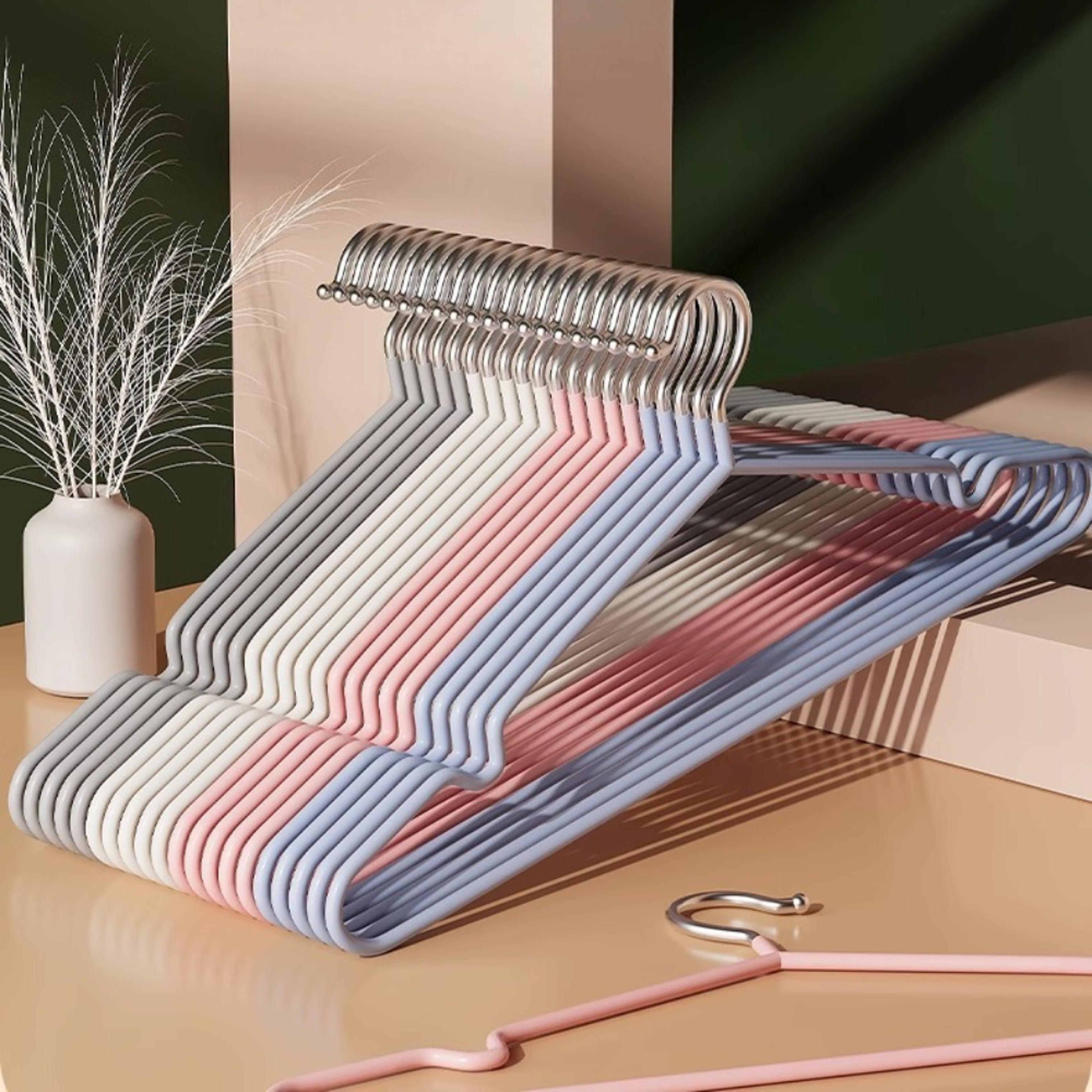 Heavy Duty AntiSlip Metal Clothes Hangers Space Saving For Closet Garage Boutique  Home Use 0