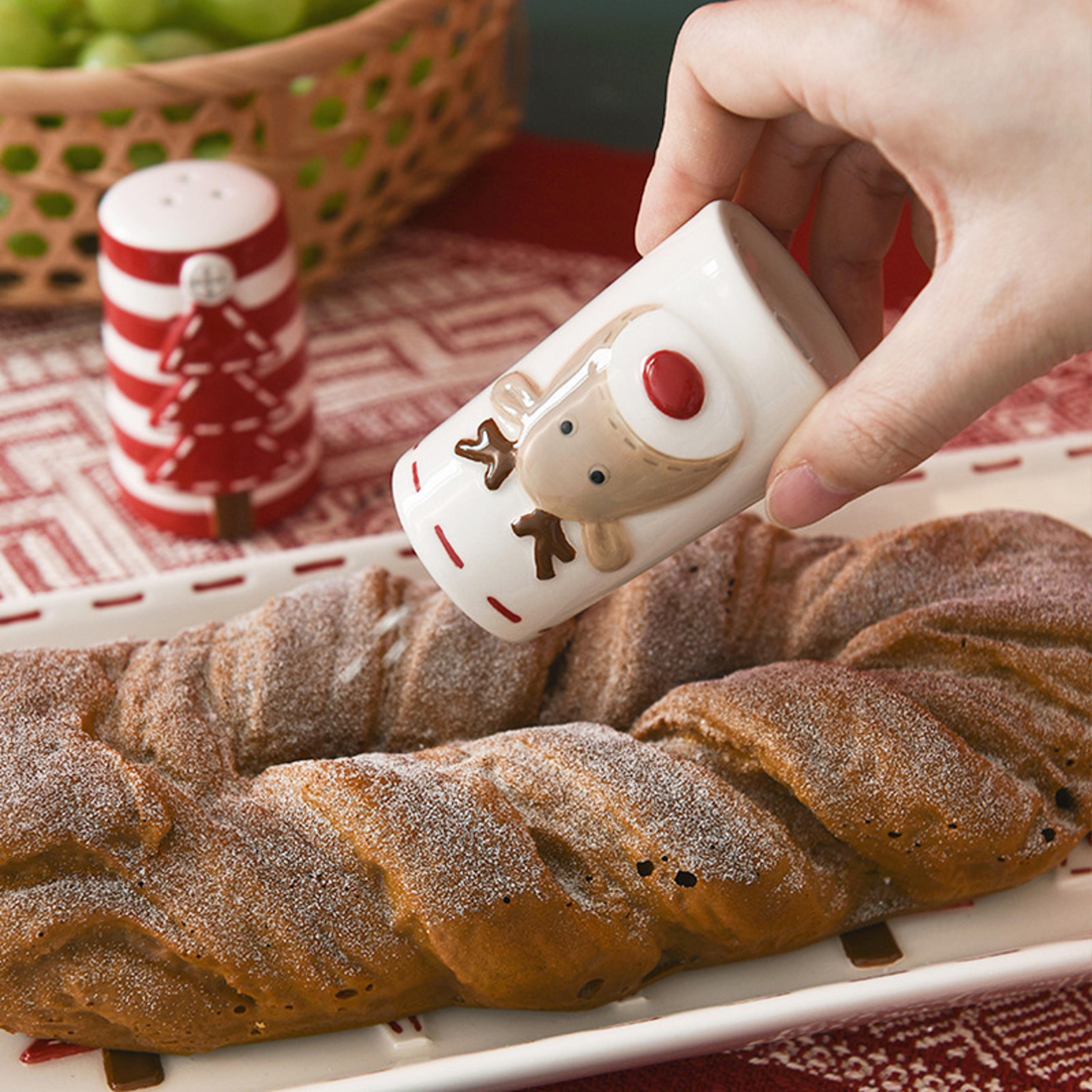 Creative Christmas Themed Nordic Style Santa Claus Salt And Pepper Shaker Embossed Seasoning Bottle 1