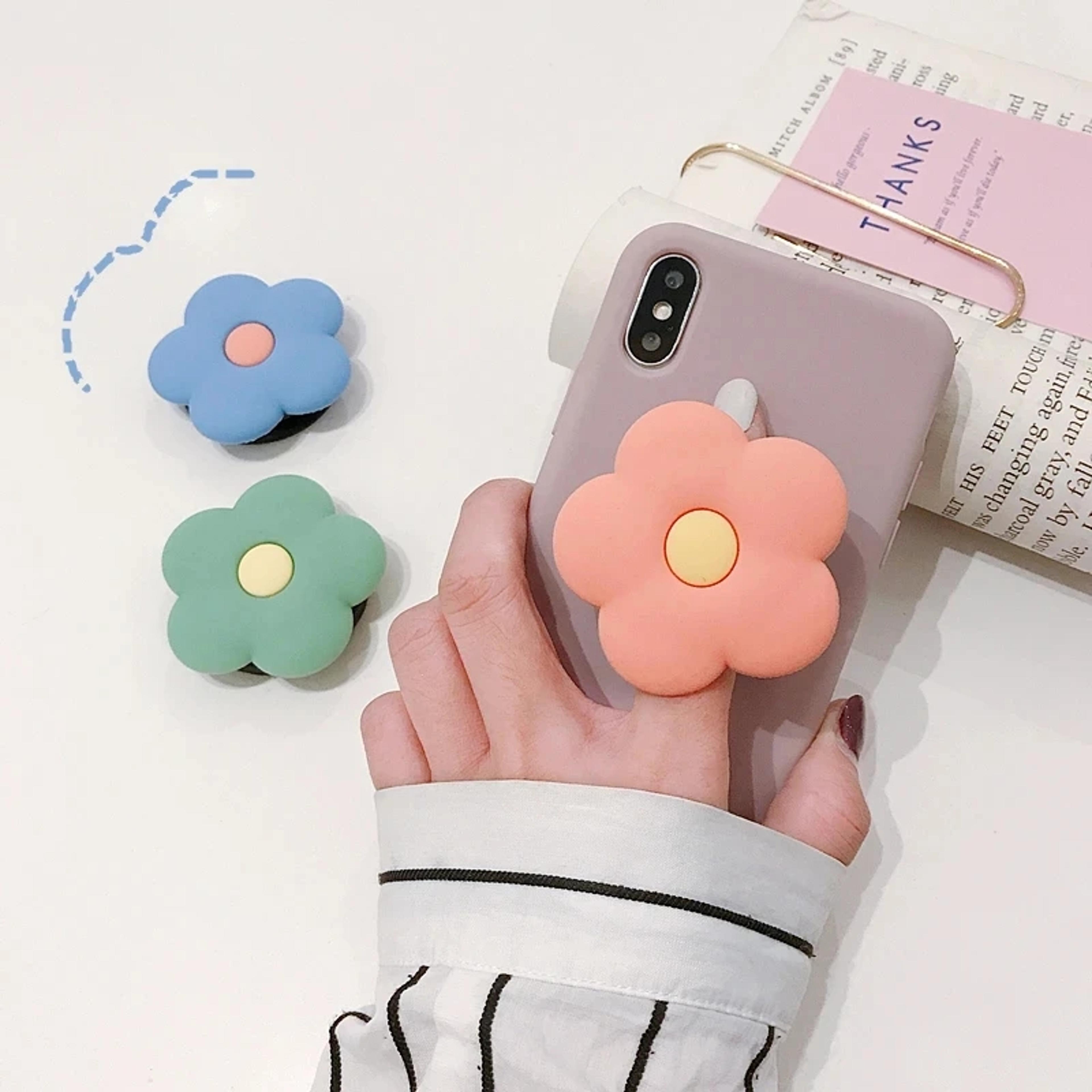 Cute Flower Universal Phone Holder Stretchable Mobile Bracket For Easy Use 1