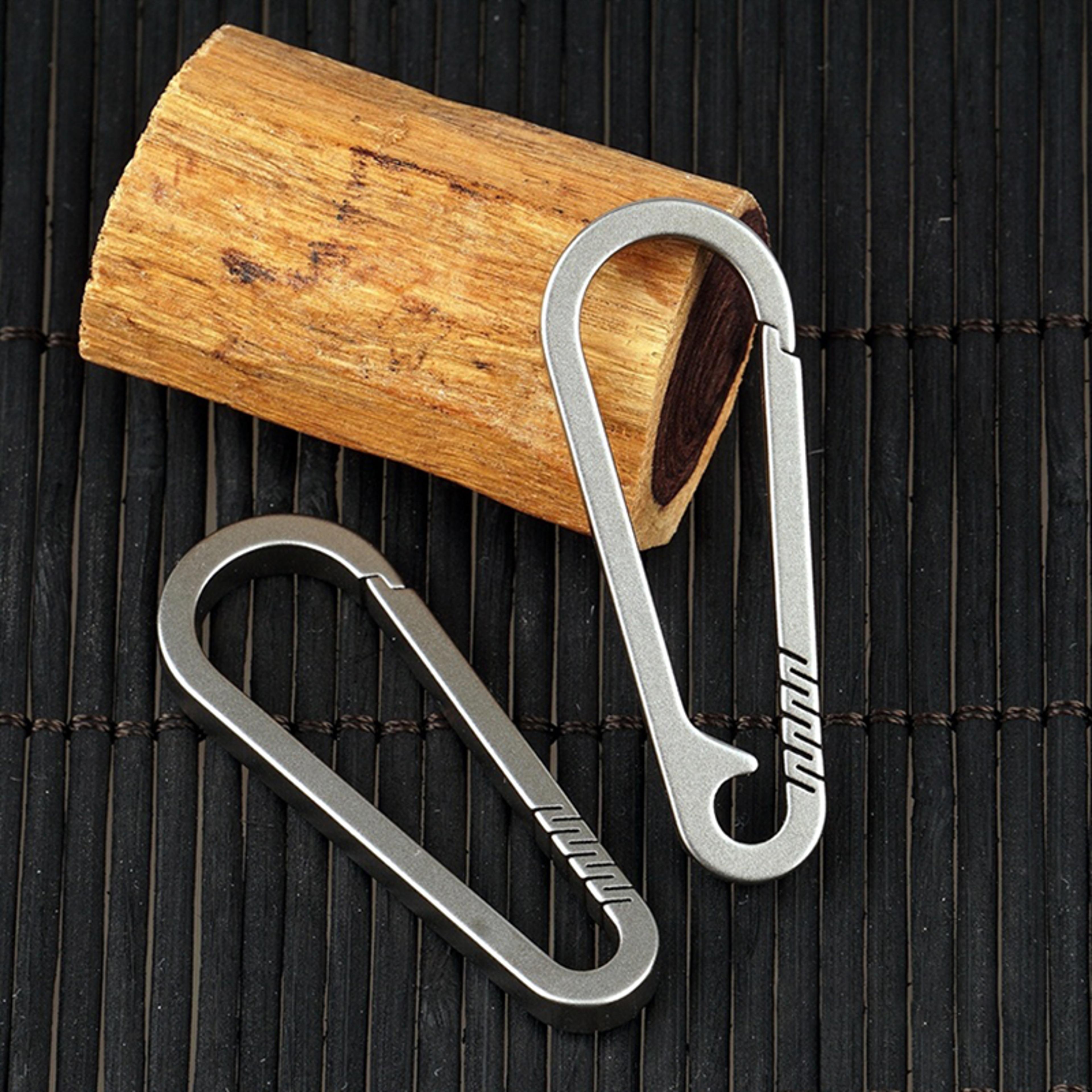 Premium Titanium Alloy Keychain Buckle Durable Tool For Car  Outdoor Use 1