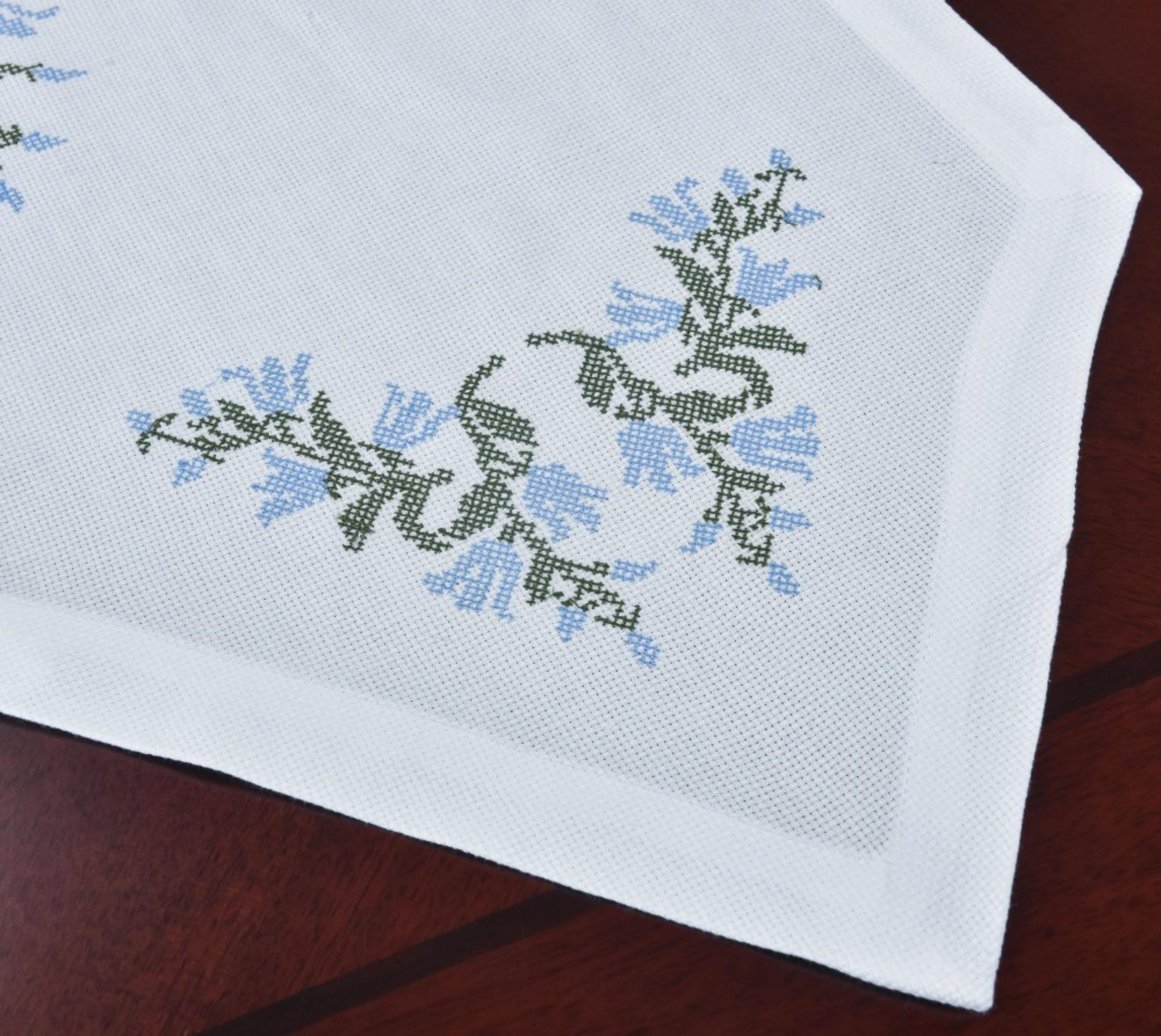 Elegant Embroidered Tablecloth Luxury Rectangular Dining Tablecloth Home Decor With Blue Bell Cross 2