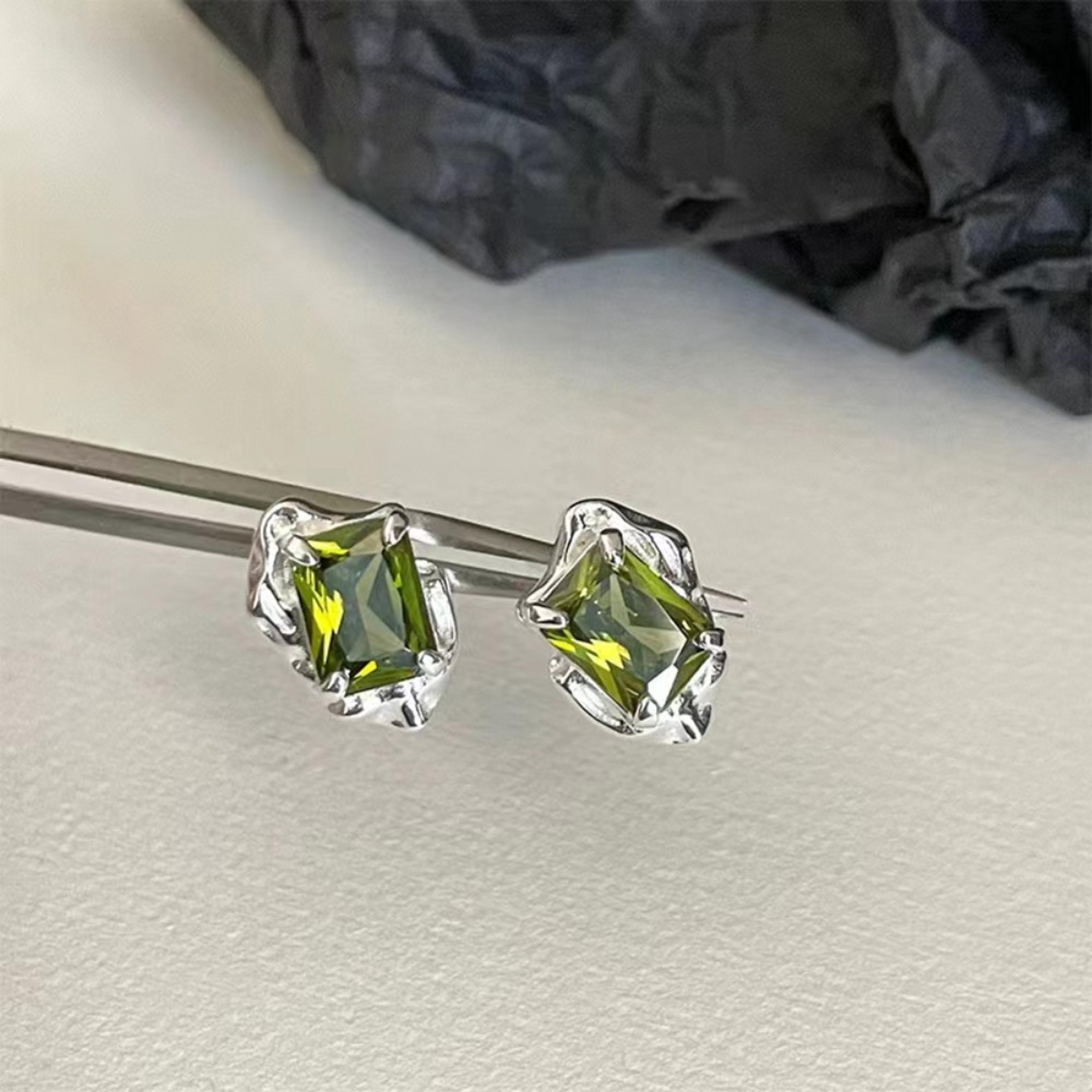 Retro Green Crystal Stud Earrings Silver Square Liquid Metal Unisex Statement Jewelry 2
