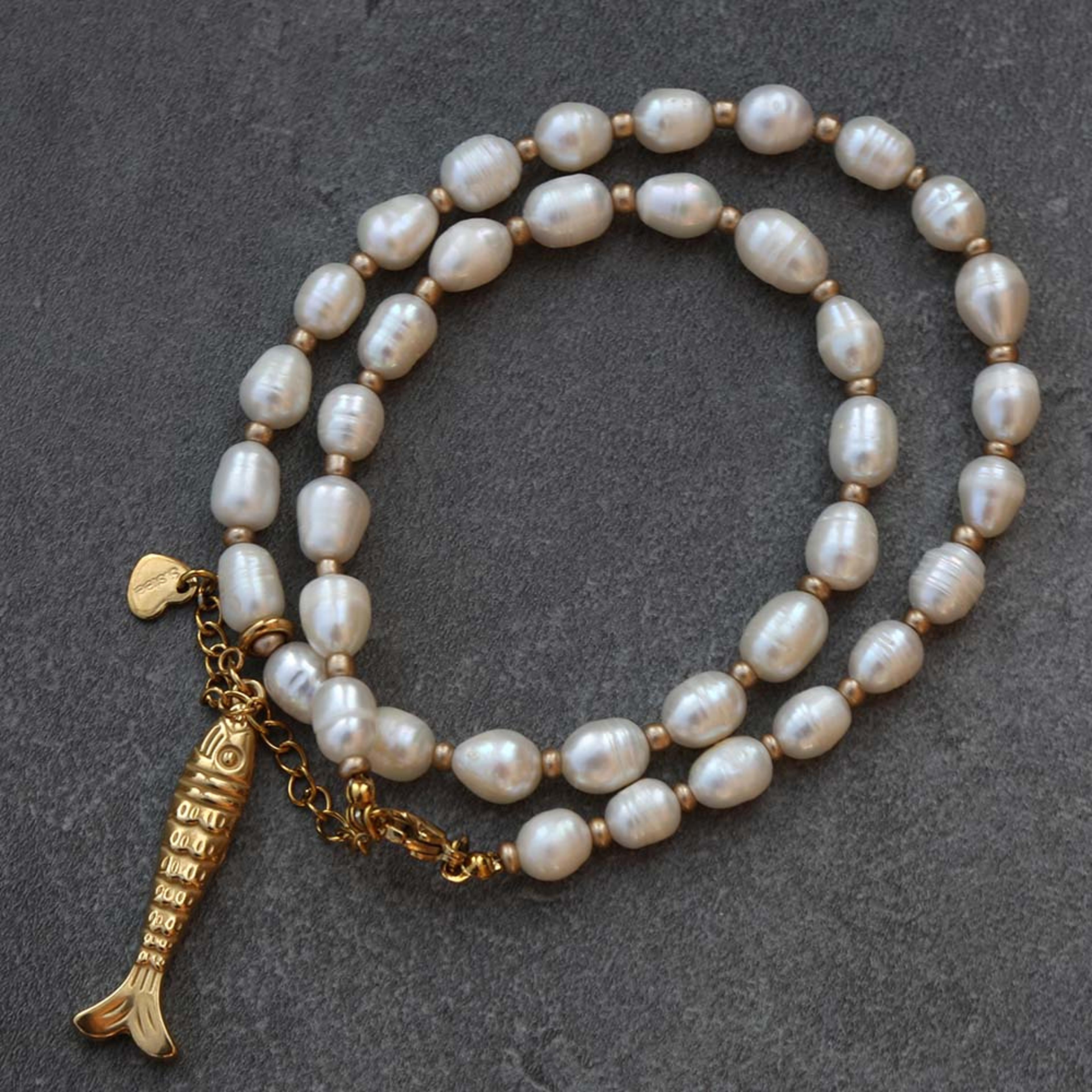 Natural Pearl Fish Pendant Necklace Stainless Steel Minimalist Pearl Jewelry For Women 5