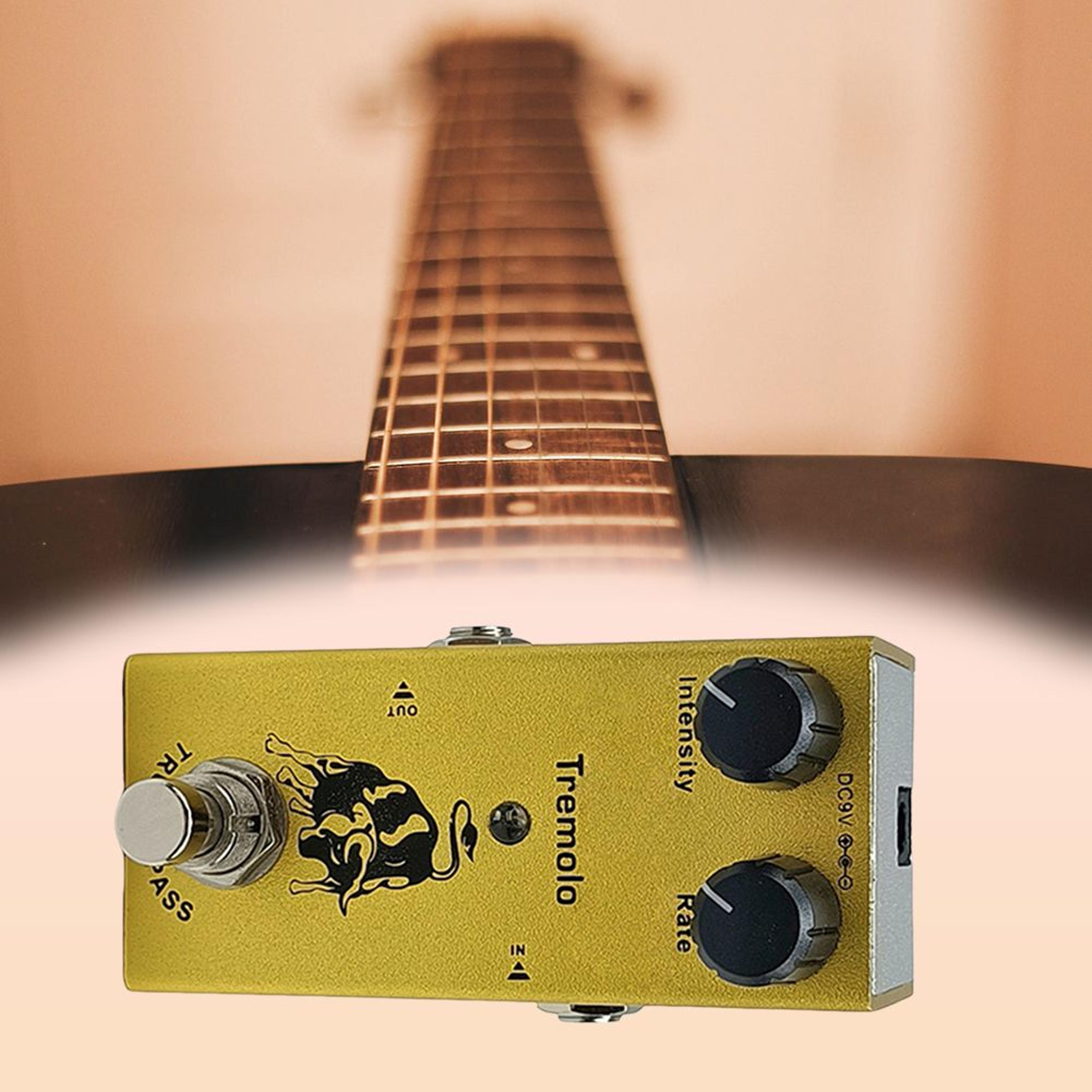 multi-effect electric guitar pedal, classic overdrive, crunch distortion, vintage chorus & delay