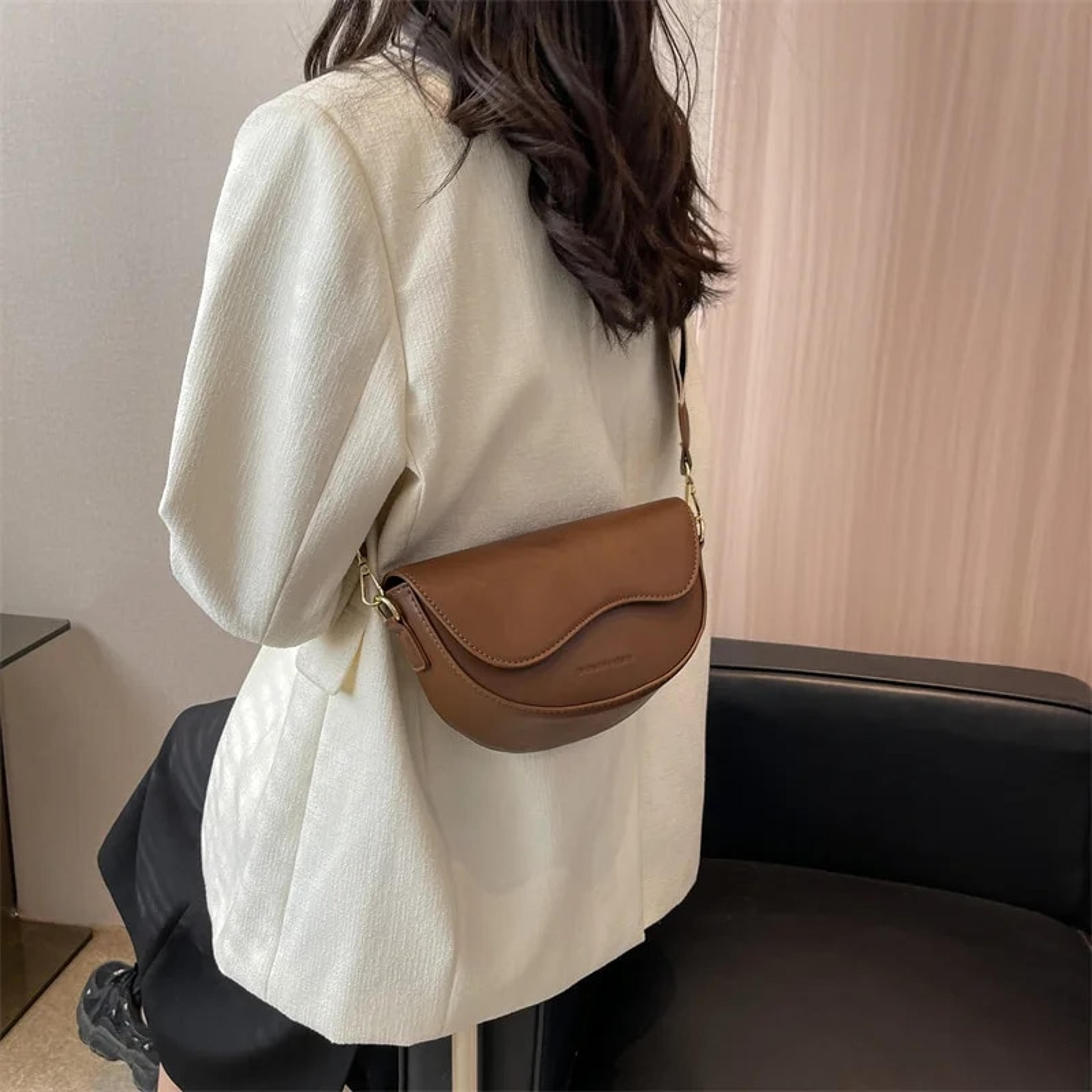 Vintage PU Leather Saddle Bag With Wide Strap Fashionable Crossbody Shoulder Bag 3