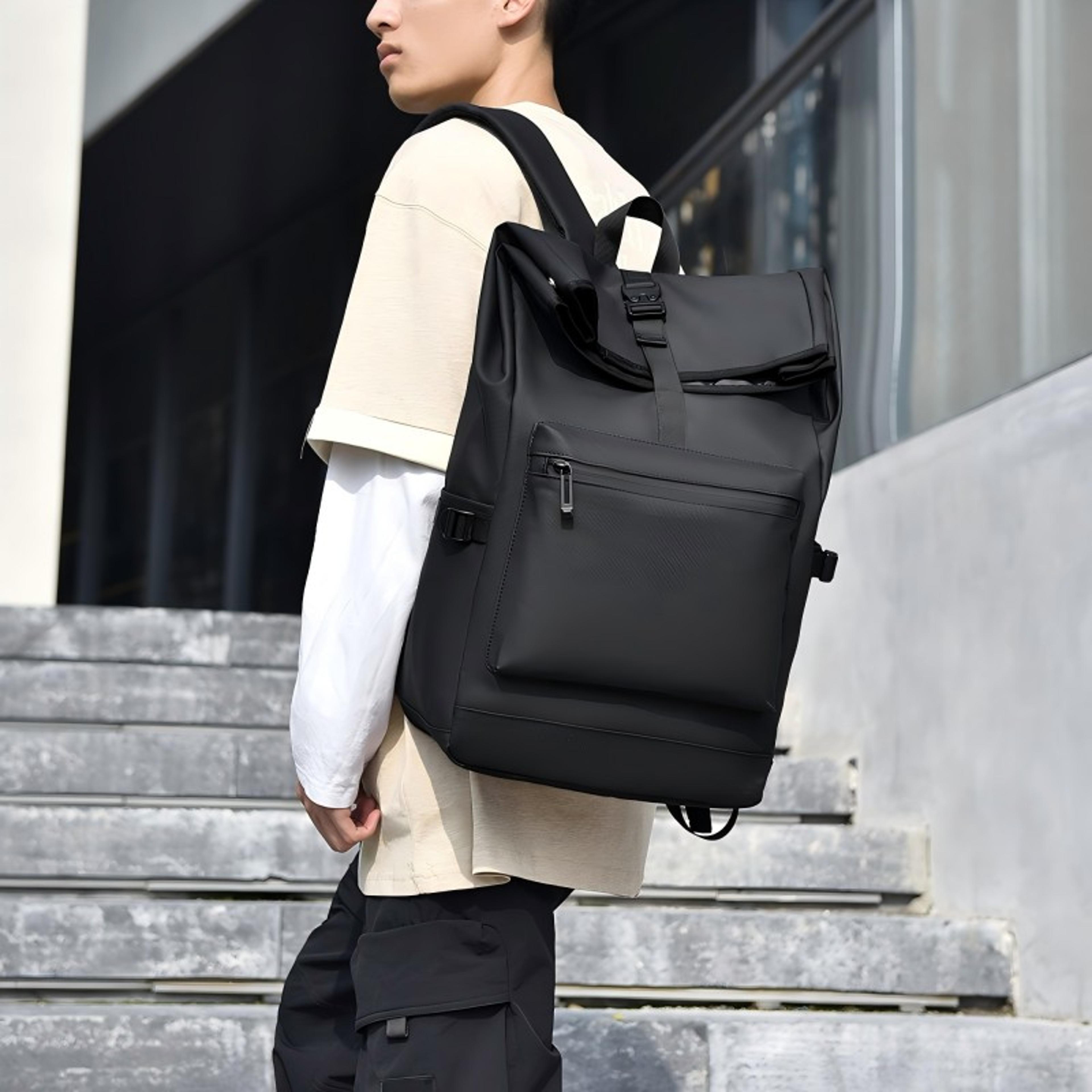 Large Capacity Black Travel Backpack With Multiple Compartments 4