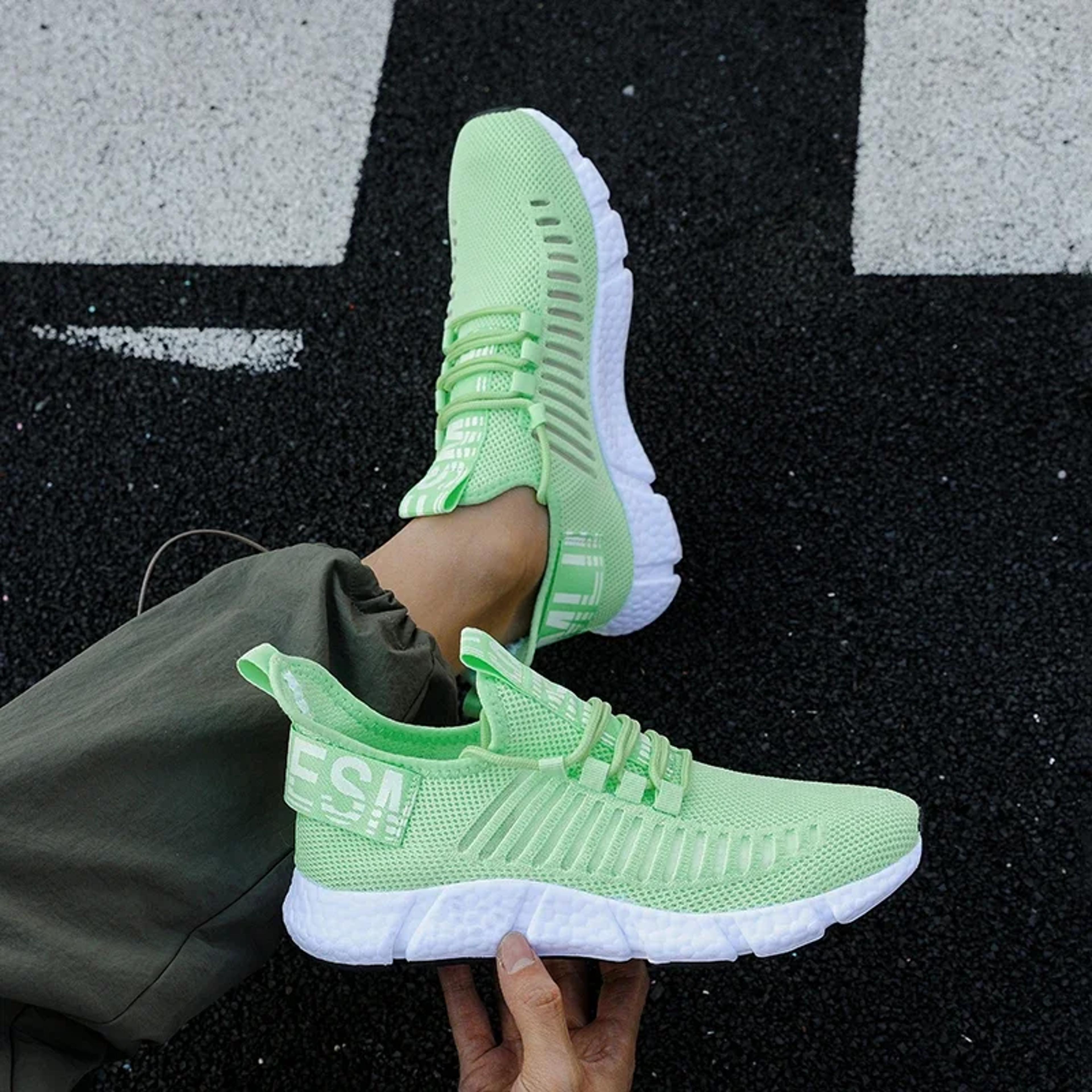 Lightweight Breathable Mesh Outdoor Casual Shoes Summer Men Sneakers Mens Shoes Fashionable Tennis  4