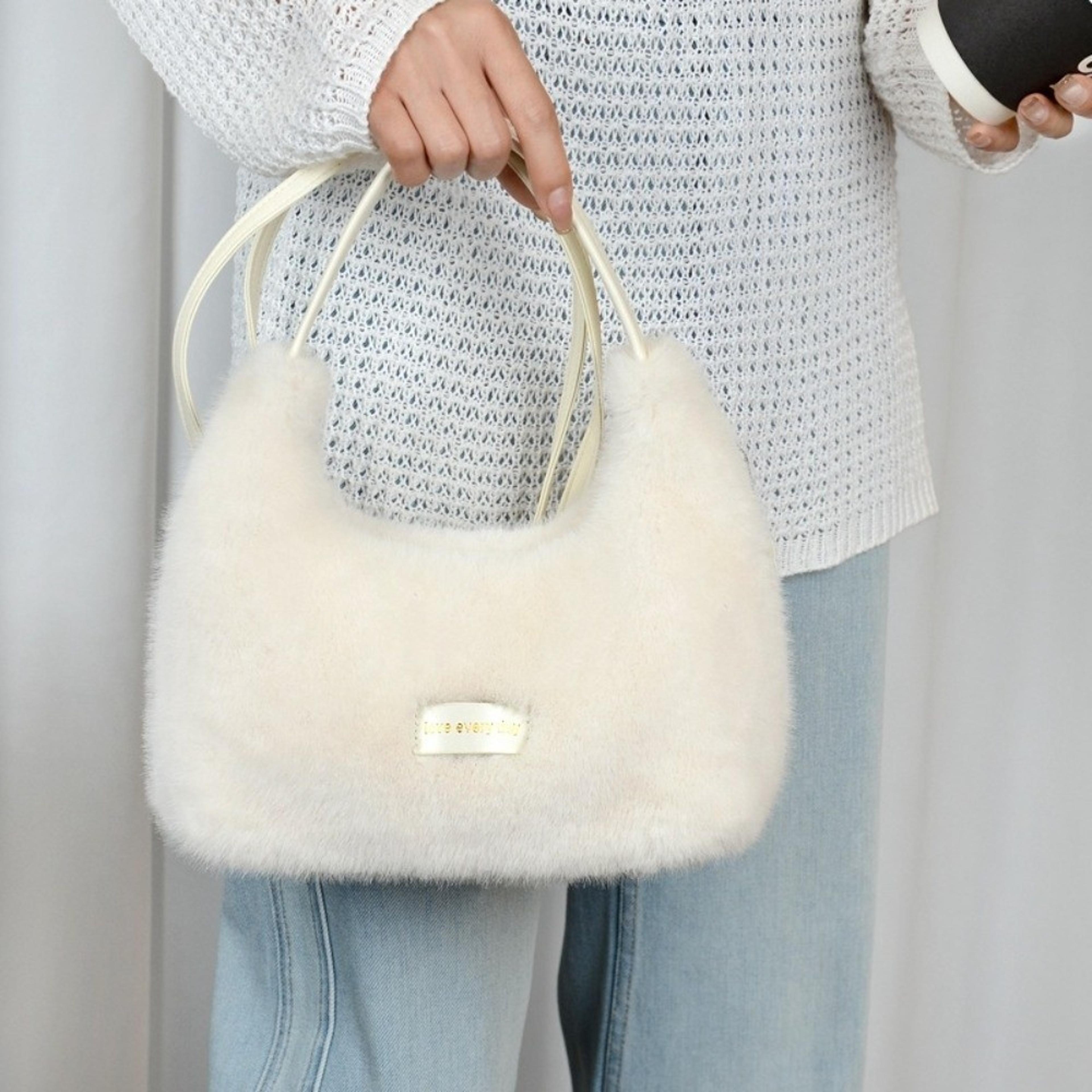 Winter New Luxury Faux Fur Ladies Shoulder Bag Soft Fluffy Female Crossbody Bag Solid Color Plush T