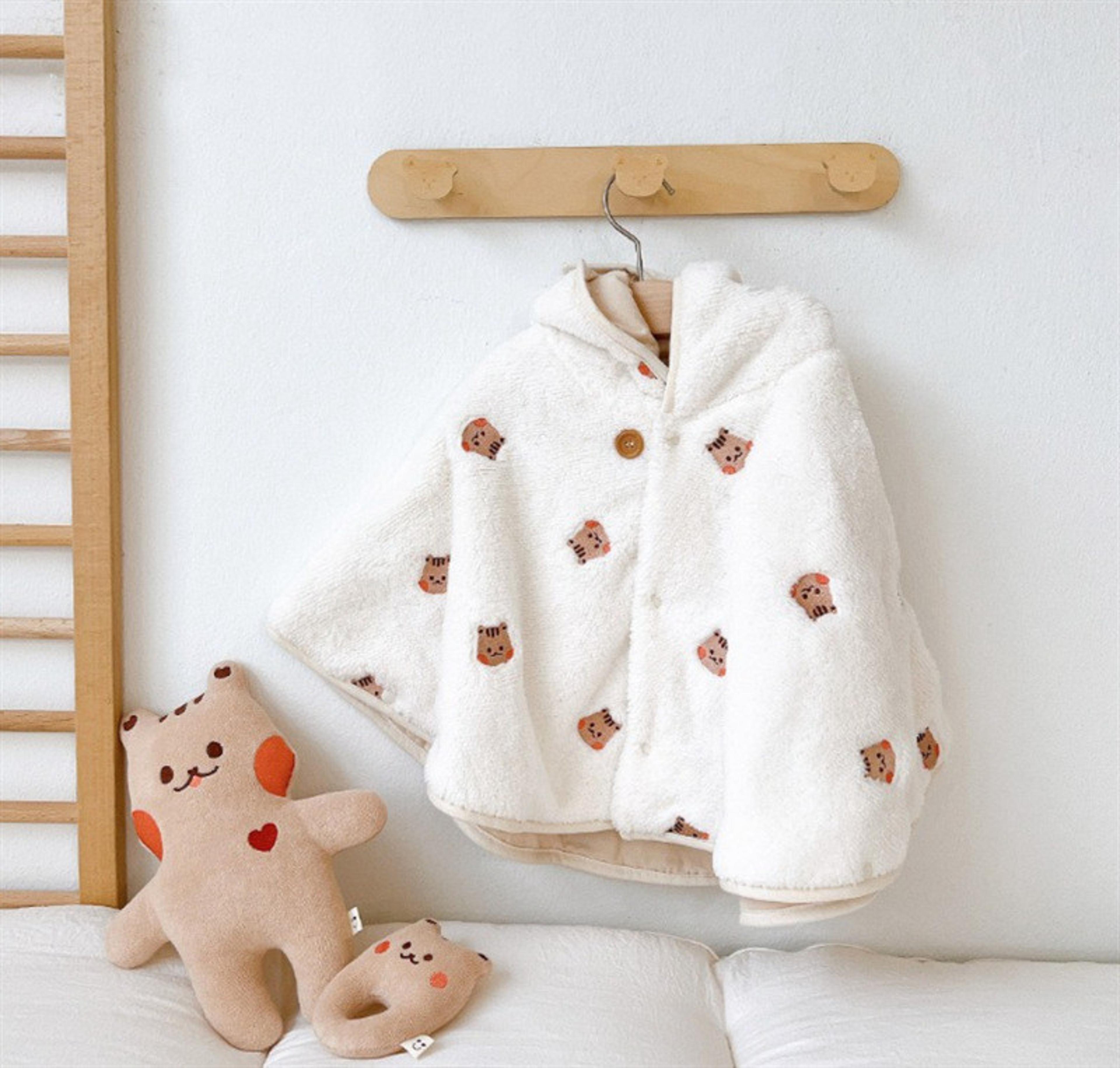 Baby Girl Winter Cloak Embroidered Newborn Coat Coral Velvet Hooded Blanket 3