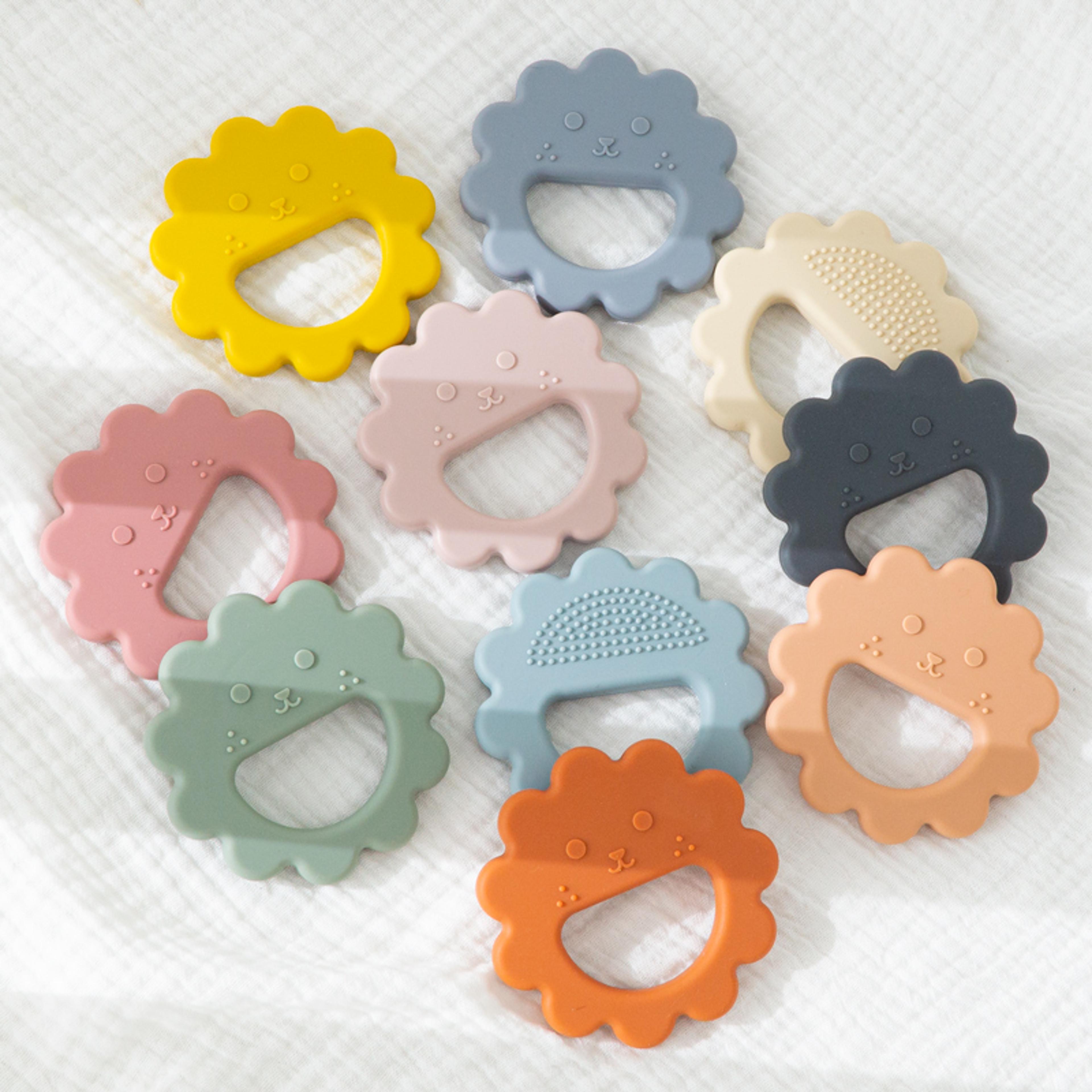 Cartoon Cute Flower Shaped Baby Teething Ring Molar Stick For Thumb Sucking Relief 1