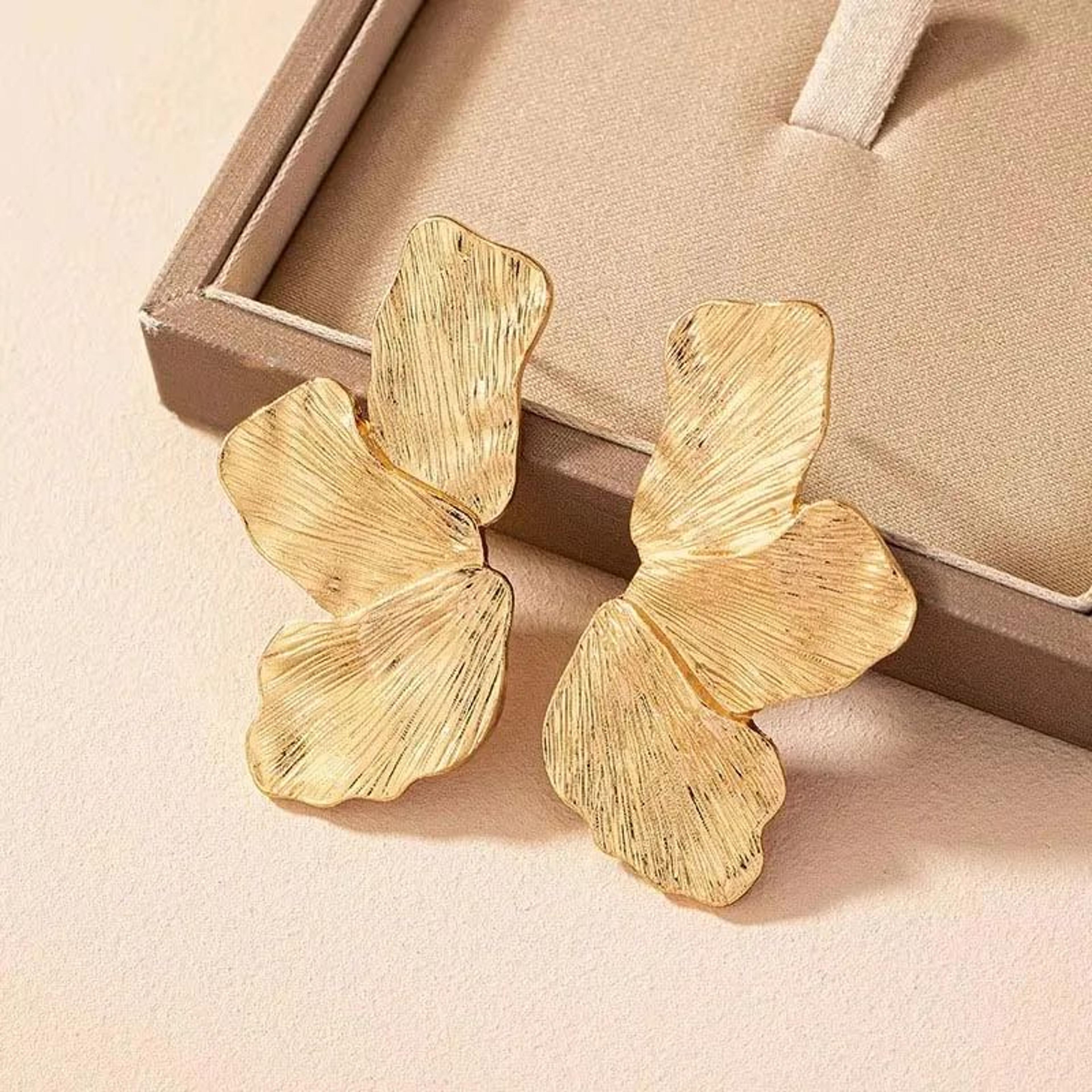 Gold Flower Petal Earrings Vintage Textured Metal Studs For Women Elegant Fashion Jewelry Party And 4
