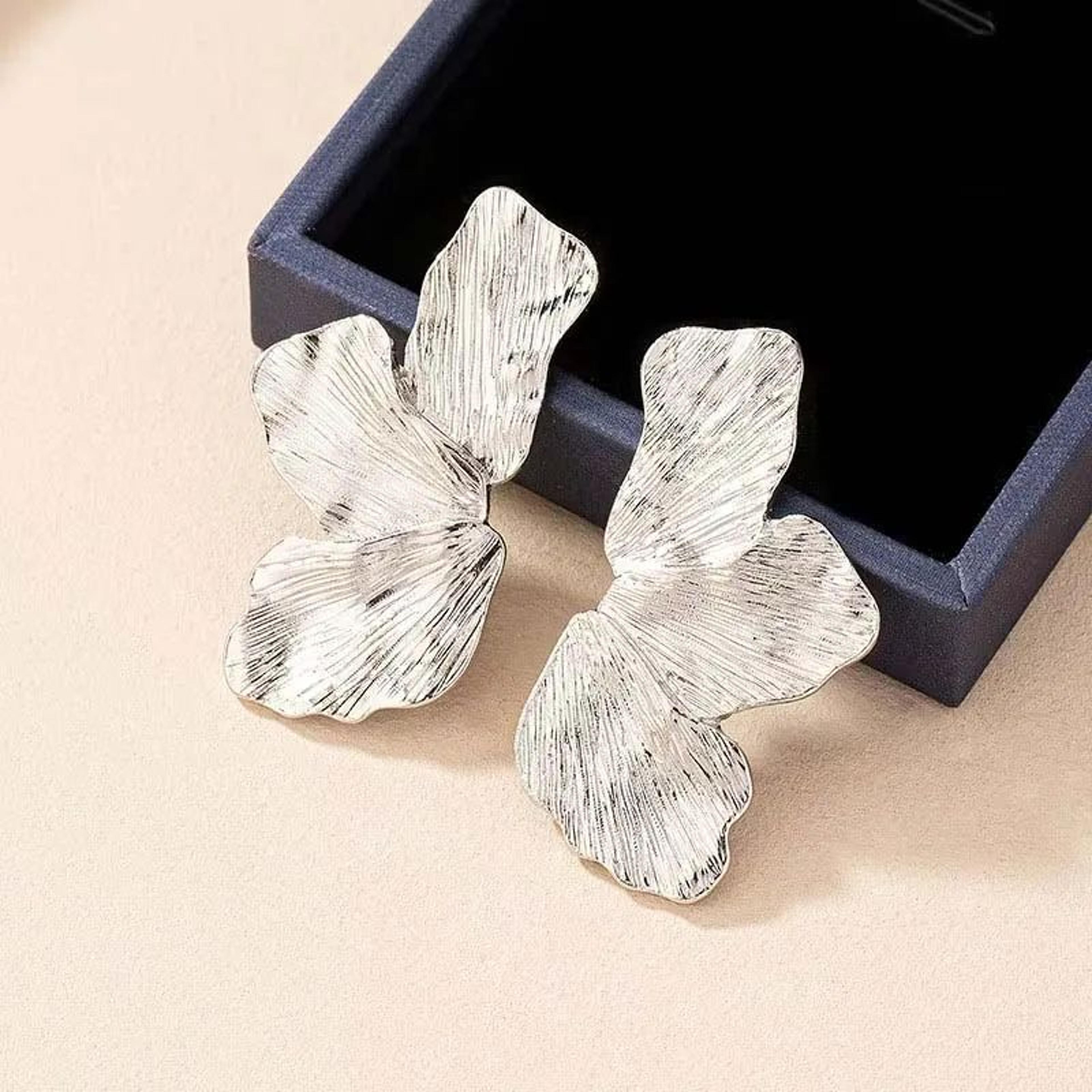 Gold Flower Petal Earrings Vintage Textured Metal Studs For Women Elegant Fashion Jewelry Party And 6