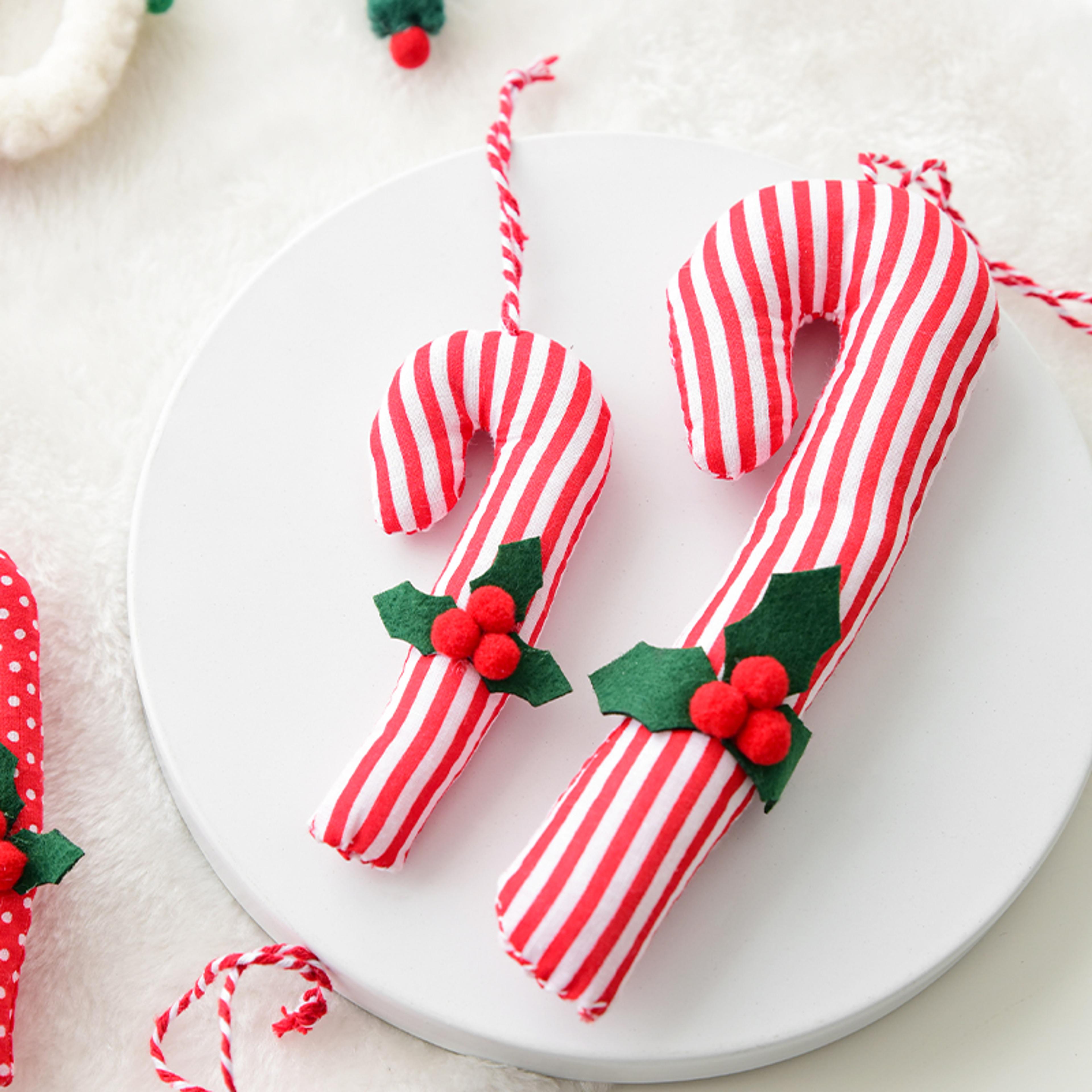 Hanging Christmas Tree Decoration Red Berries Walking Stick Festive Shooting Props Unique Christmas 4