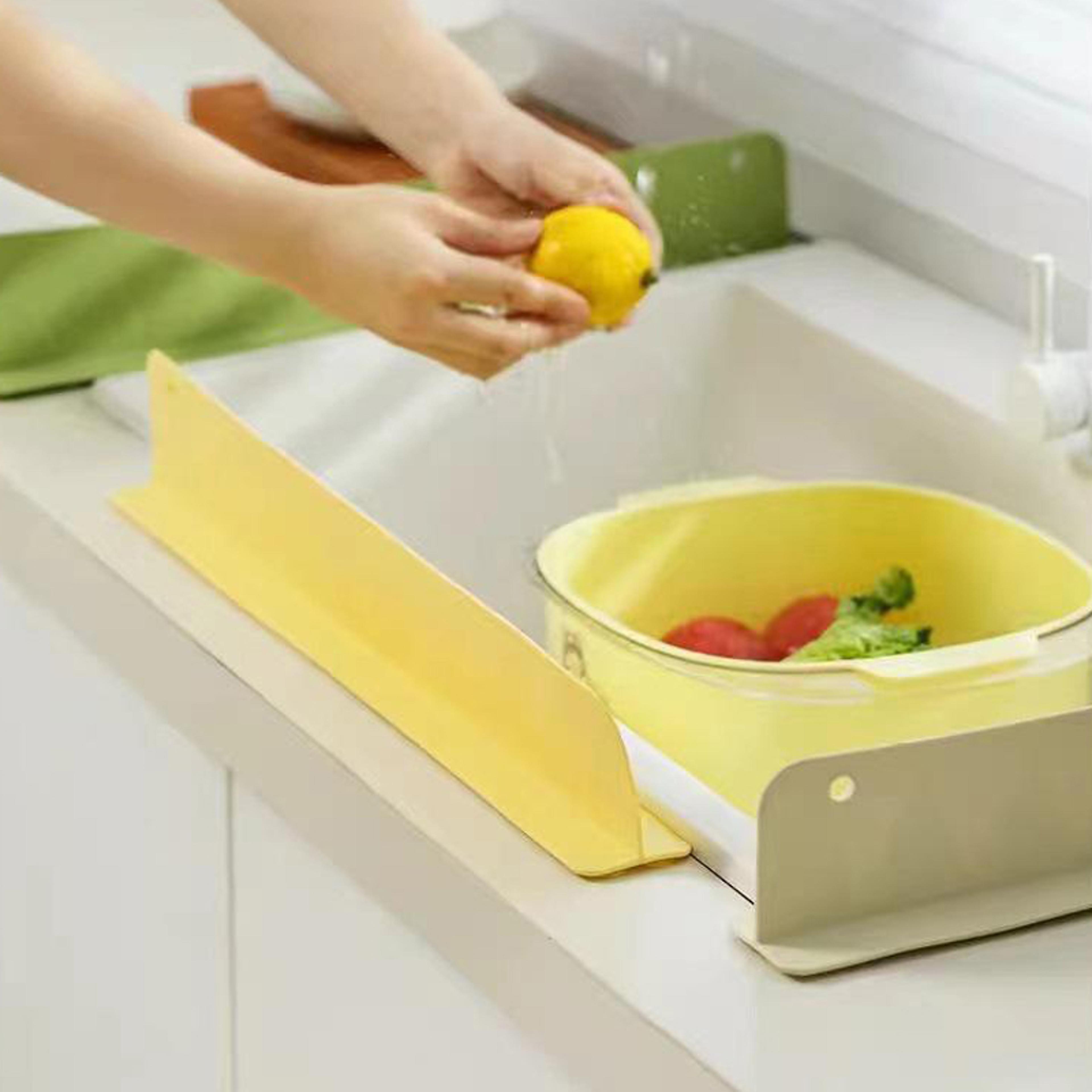 Silicone Sink Splash Guard With Suction Cups  Water Baffle To Protect Clothes And Surfaces 2