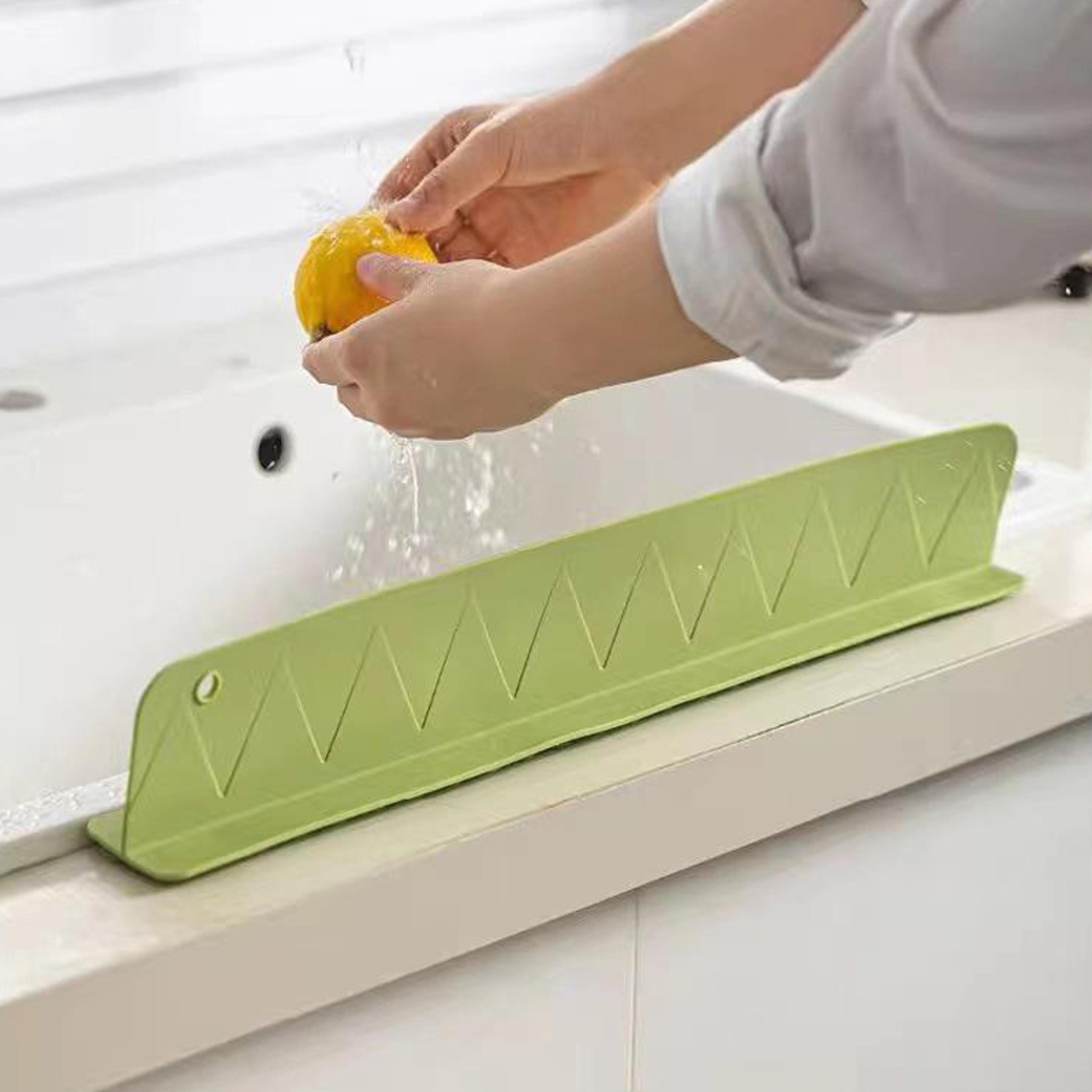 Silicone Sink Splash Guard With Suction Cups  Water Baffle To Protect Clothes And Surfaces 3
