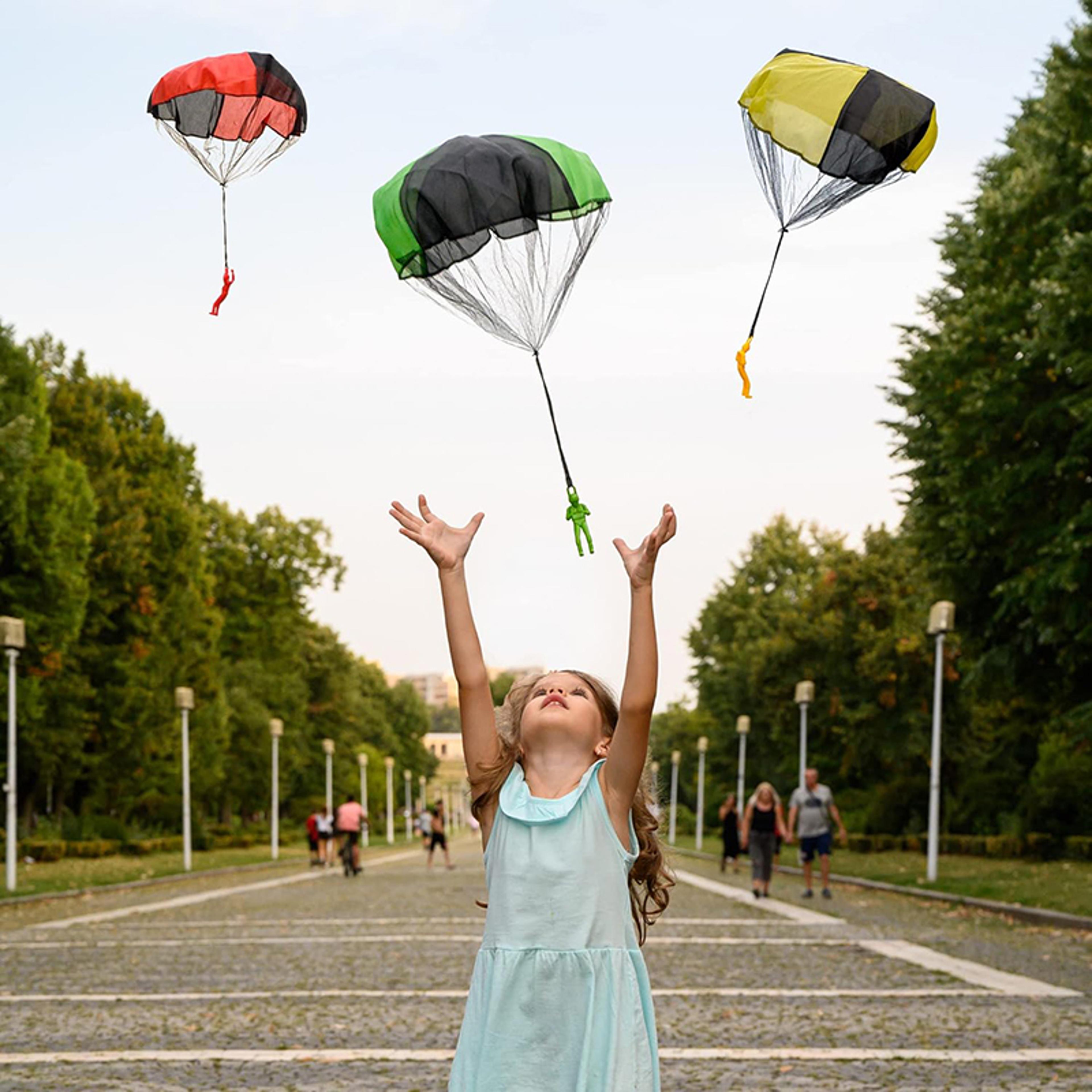 TangleFree Outdoor Parachute Toys For Kids  Fun Flying Parachute Perfect For Boys  Girls Easter Bas 3