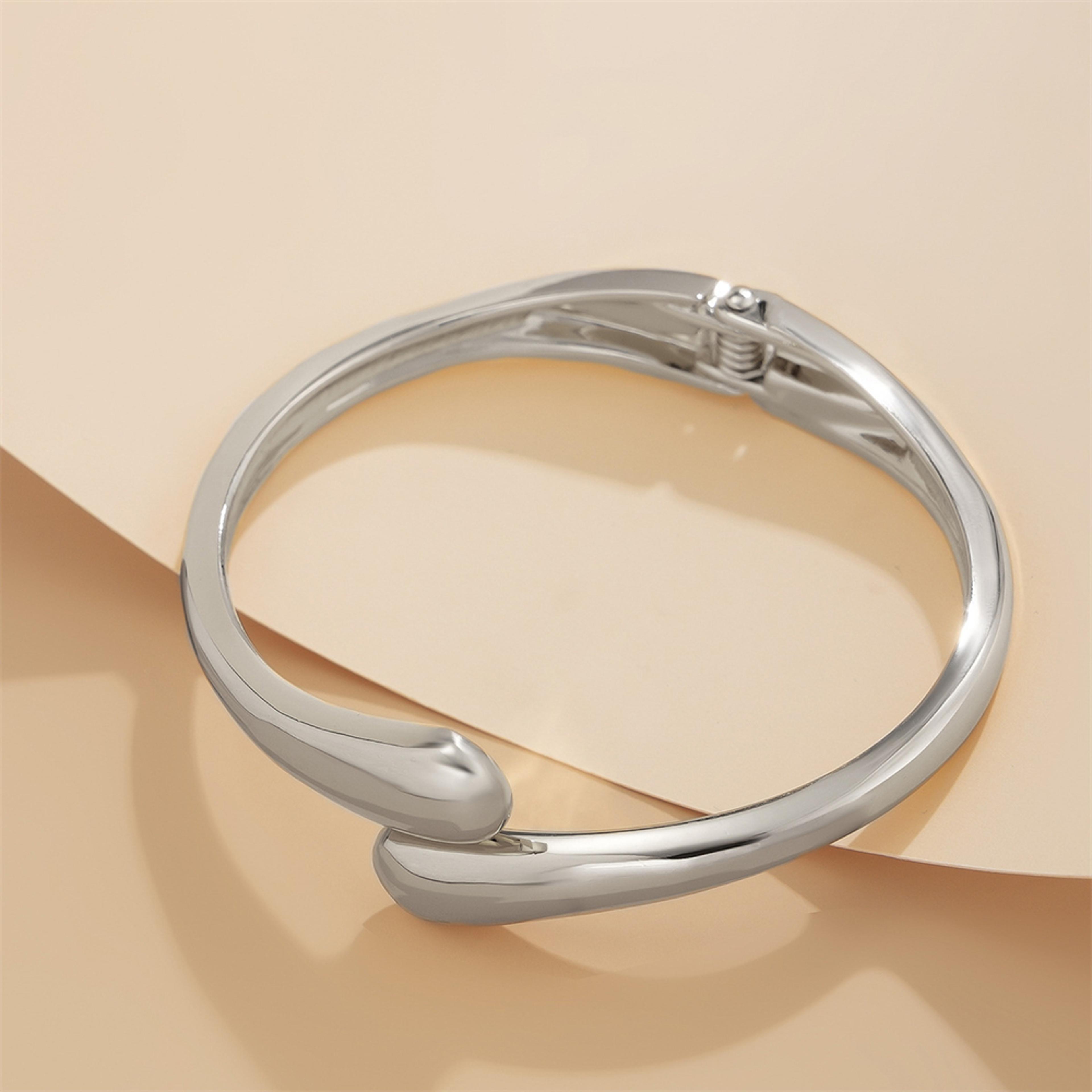 Chunky Cuff Bracelet For Women Gold Open Cuff Statement Bangle With Irregular Waterdrop Design 2