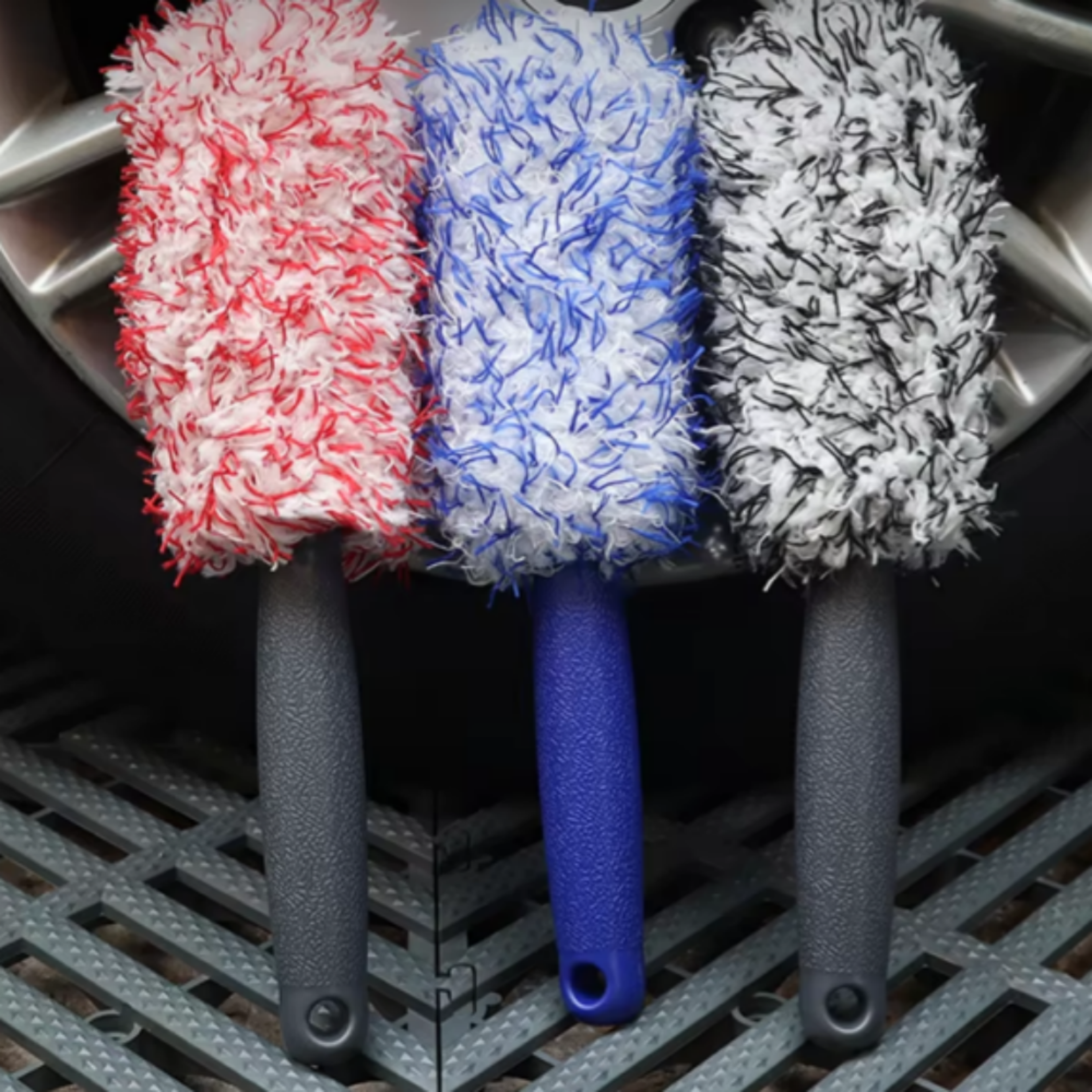 portable plush car wheel cleaning brush for rims & tires