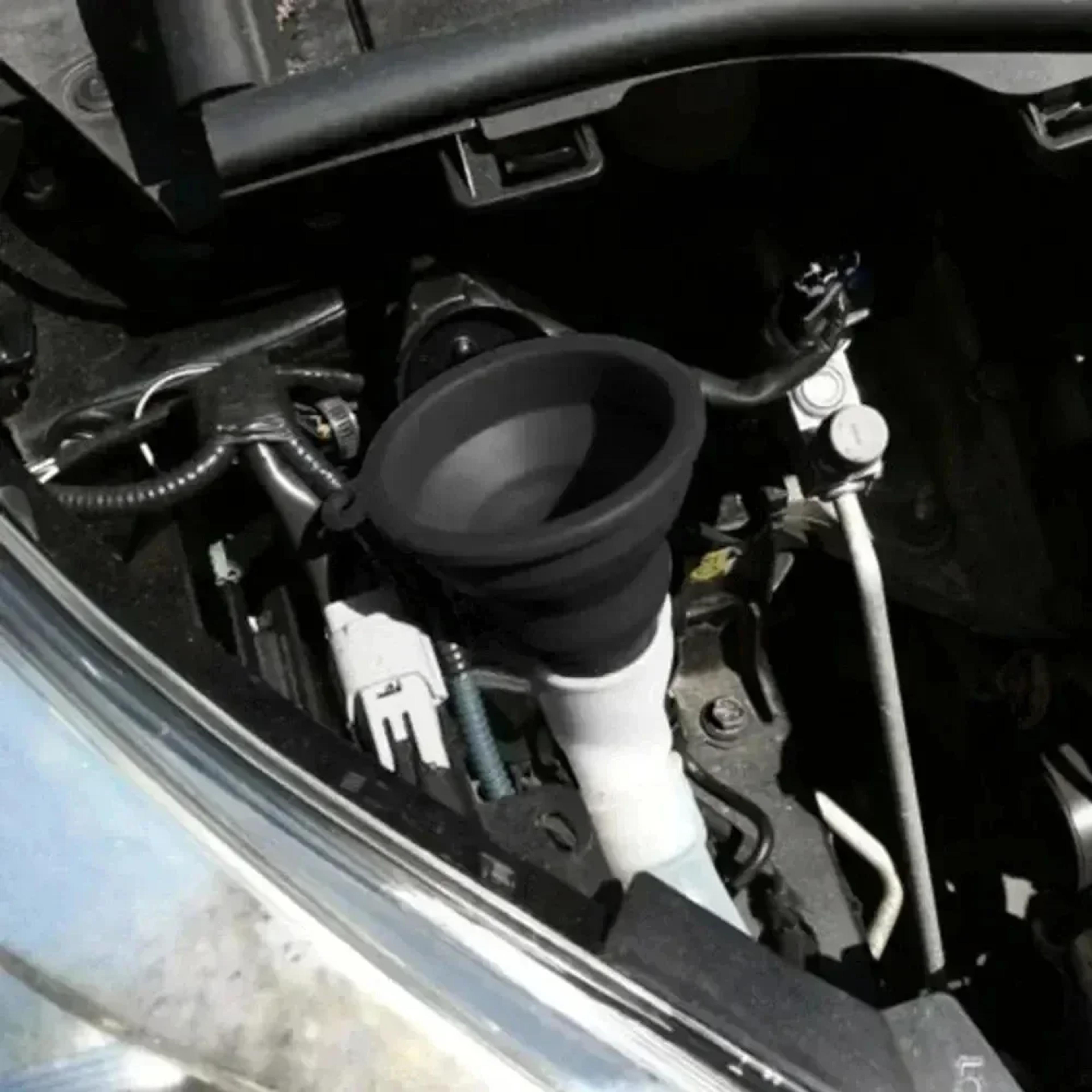 Universal Foldable Silicone Car Engine Oil Funnel For Fluid Changes 4