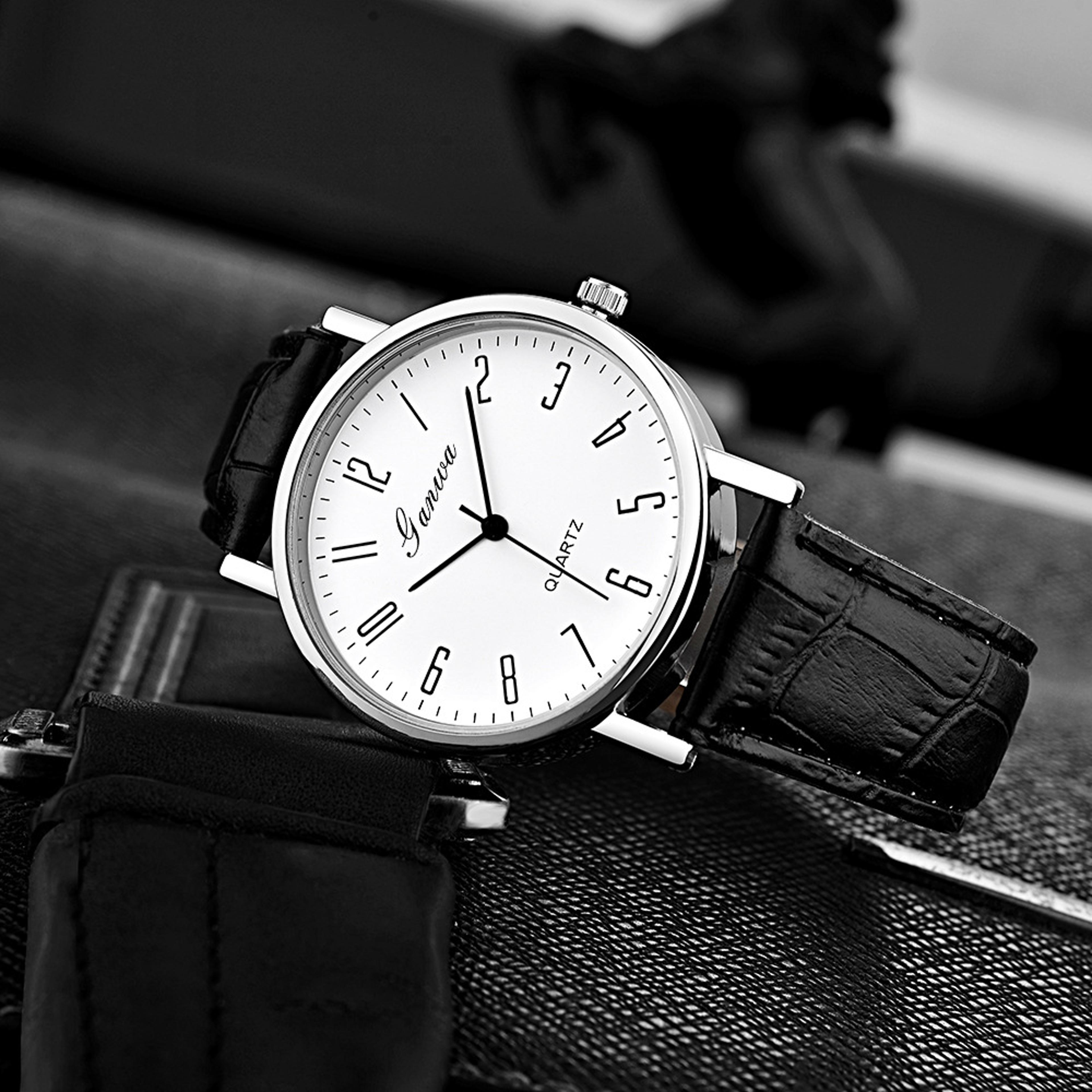 Executive Classic Quartz Watch With Luxury Leather Strap For Men  Women 4