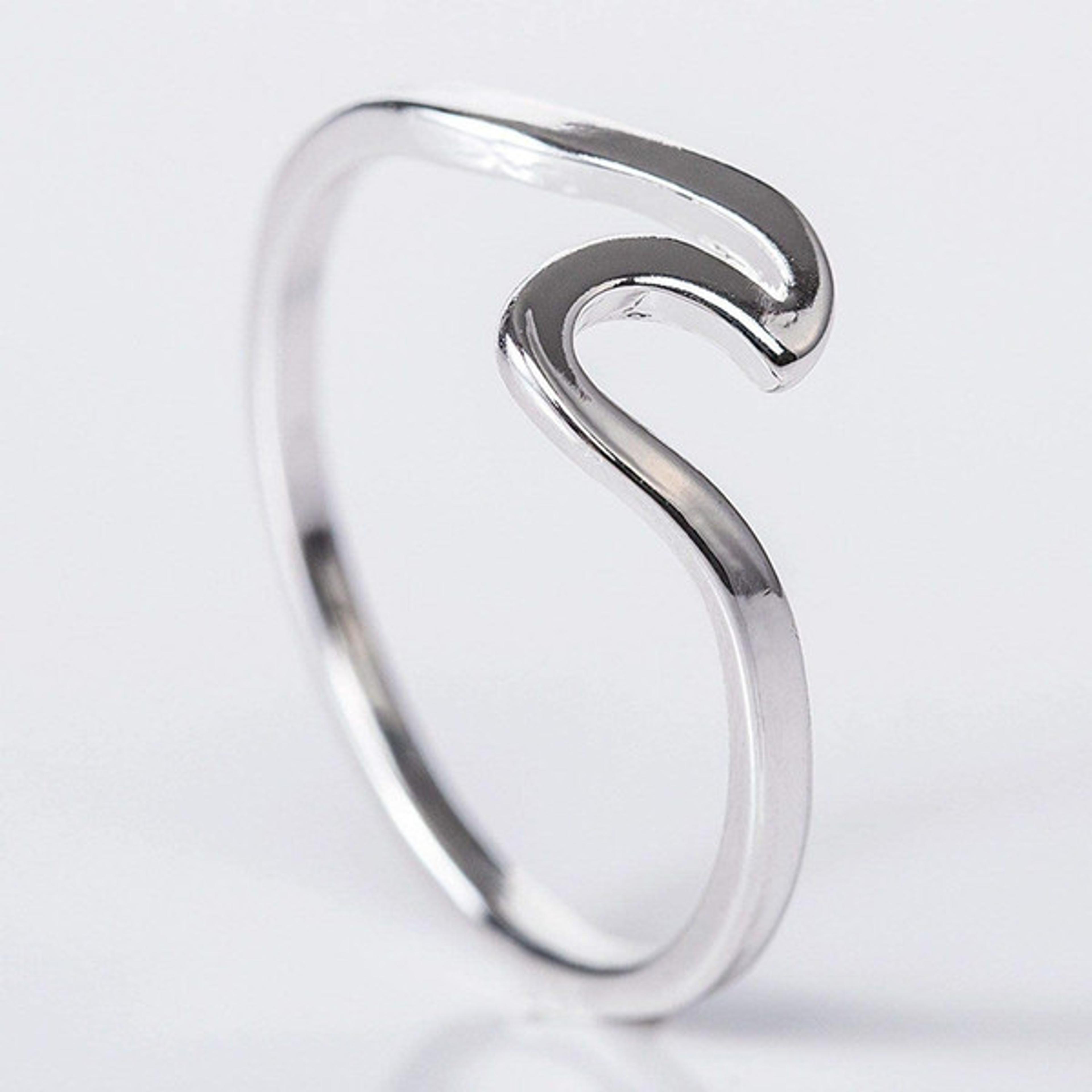 Minimalistic Ocean Wave Ring silver
