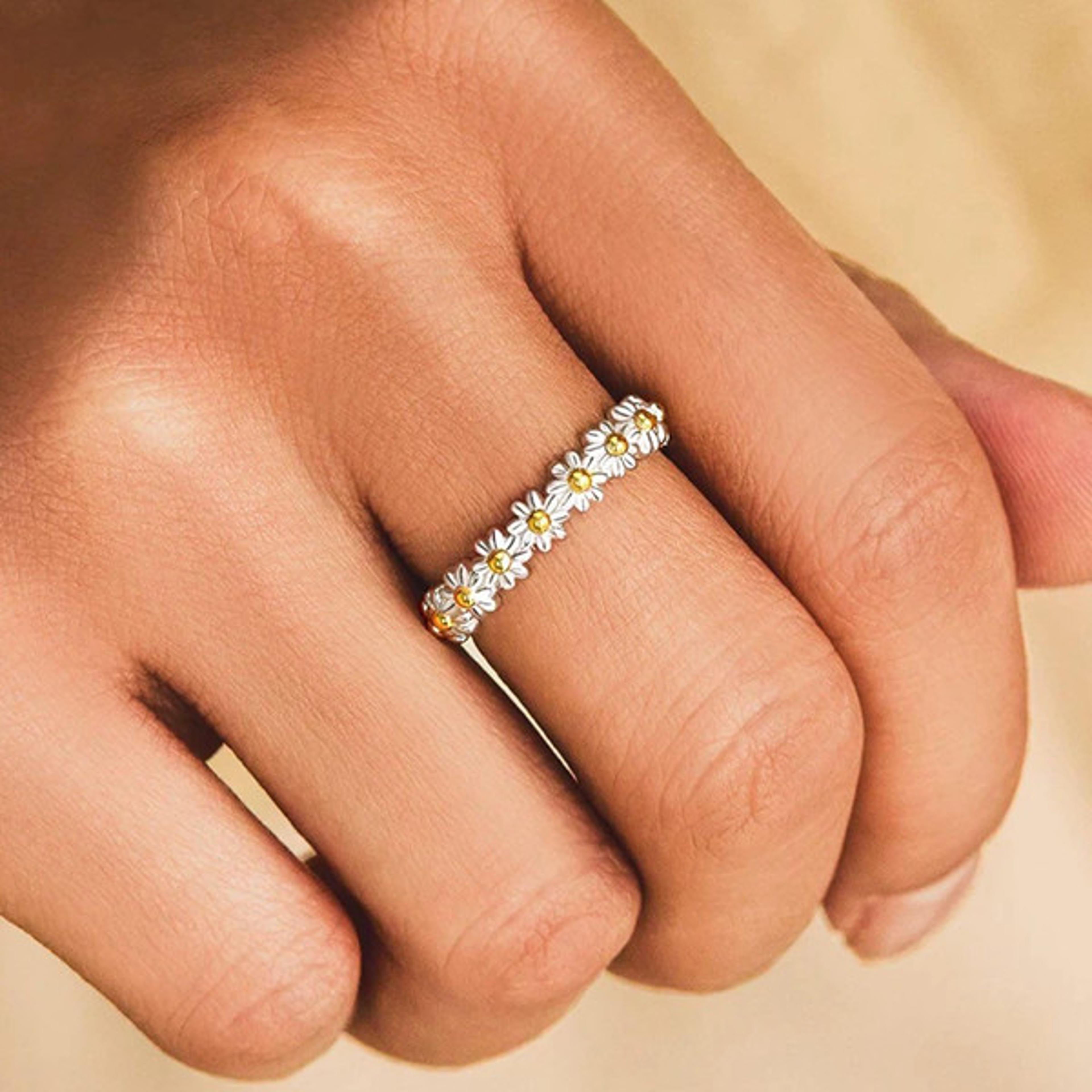 adjustable dainty daisy flower ring