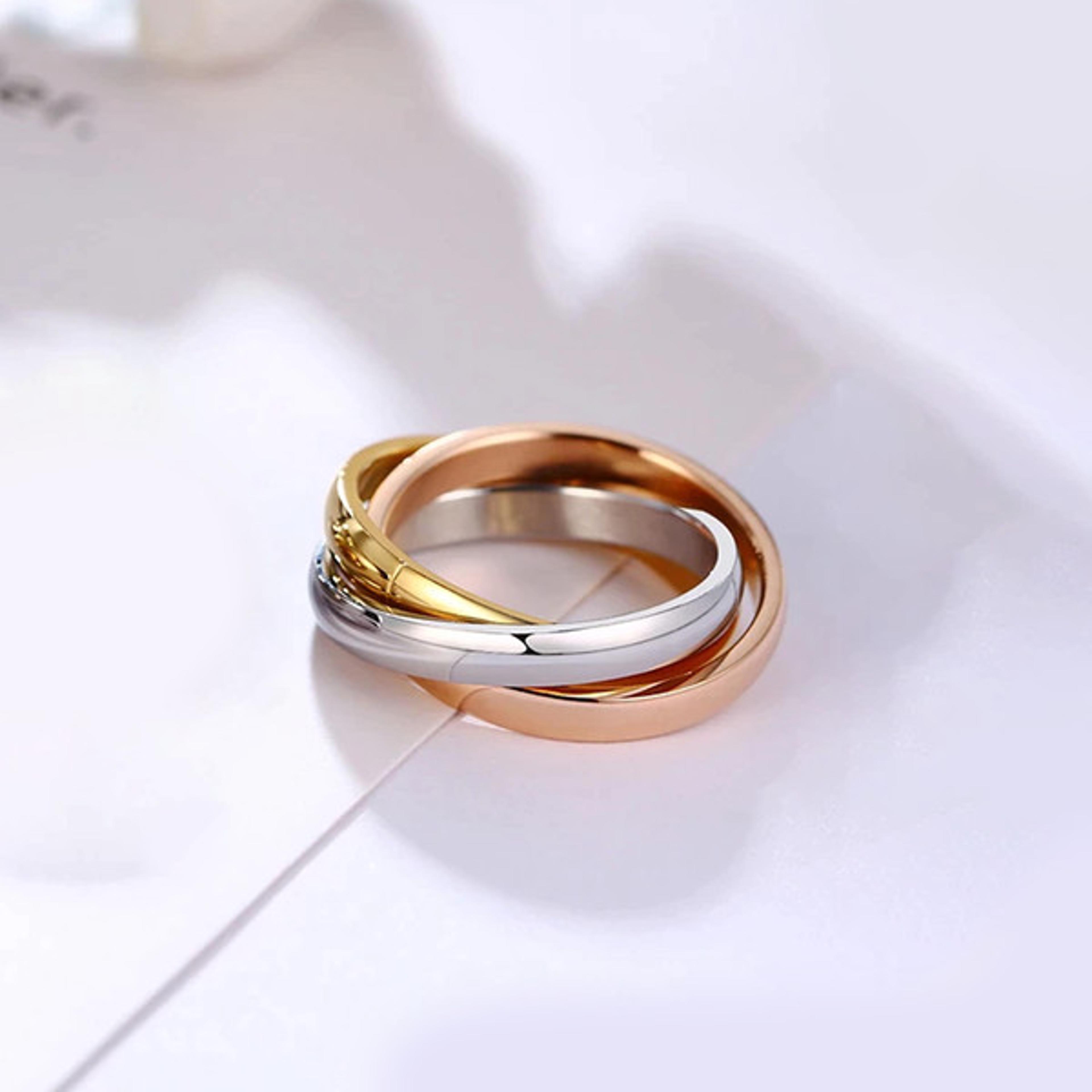 Elegant 3 Interlocked Rings (2).jpg