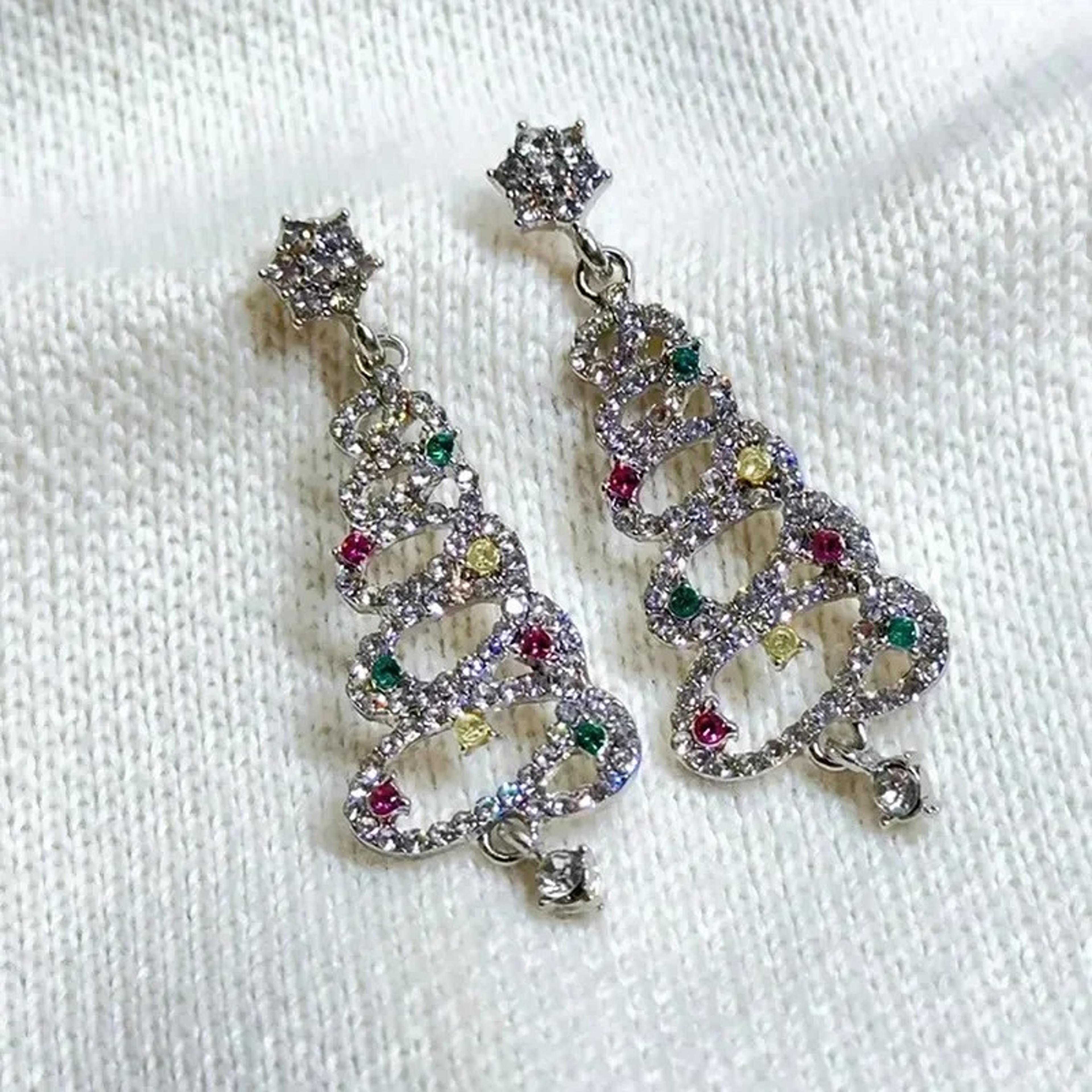 Festive Christmas Tree Earrings For Women  Vibrant  EyeCatching Holiday Jewelry 2