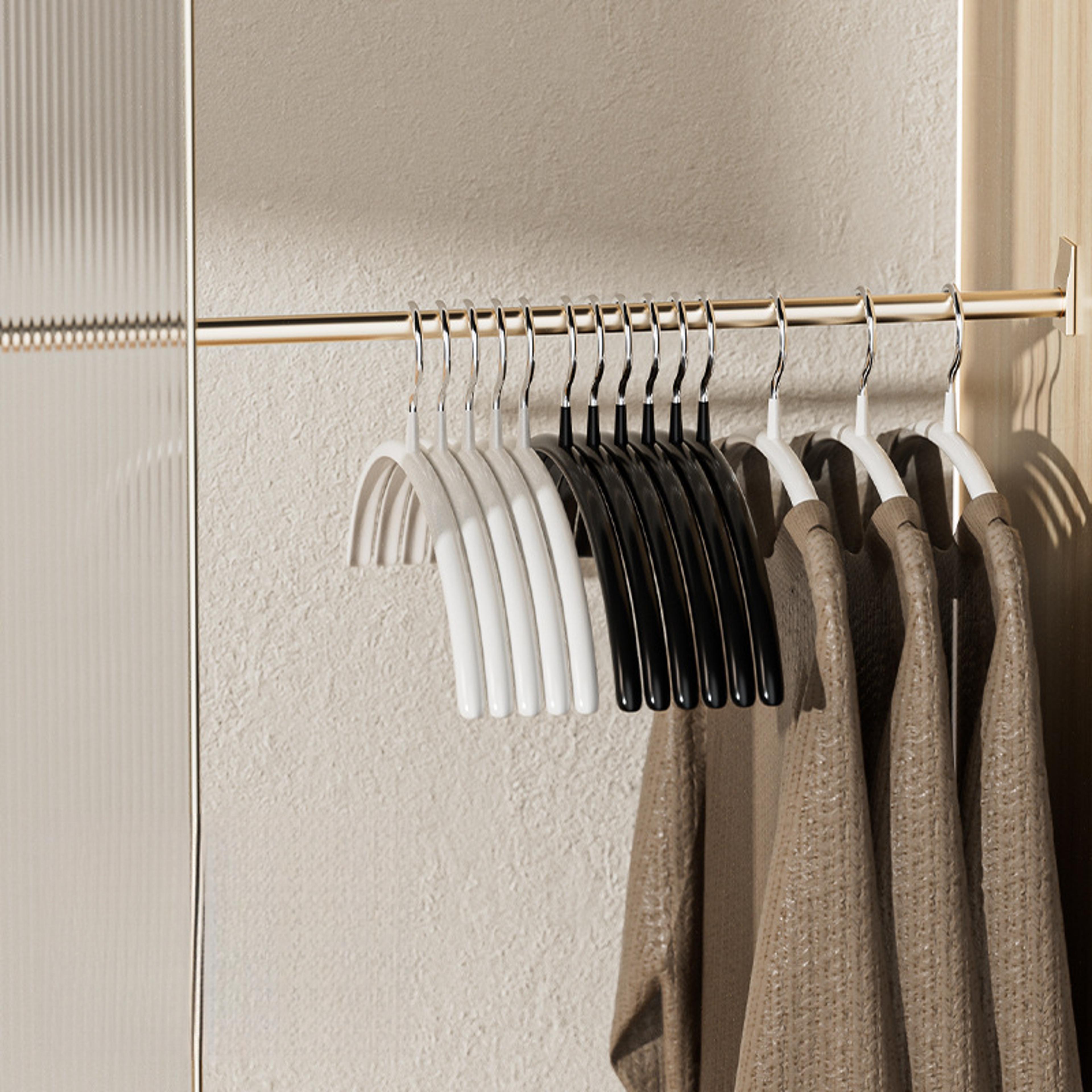 Durable AntiSlip Metal Hanger With SpaceSaving Design  Sturdy ConcaveConvex Shape 3