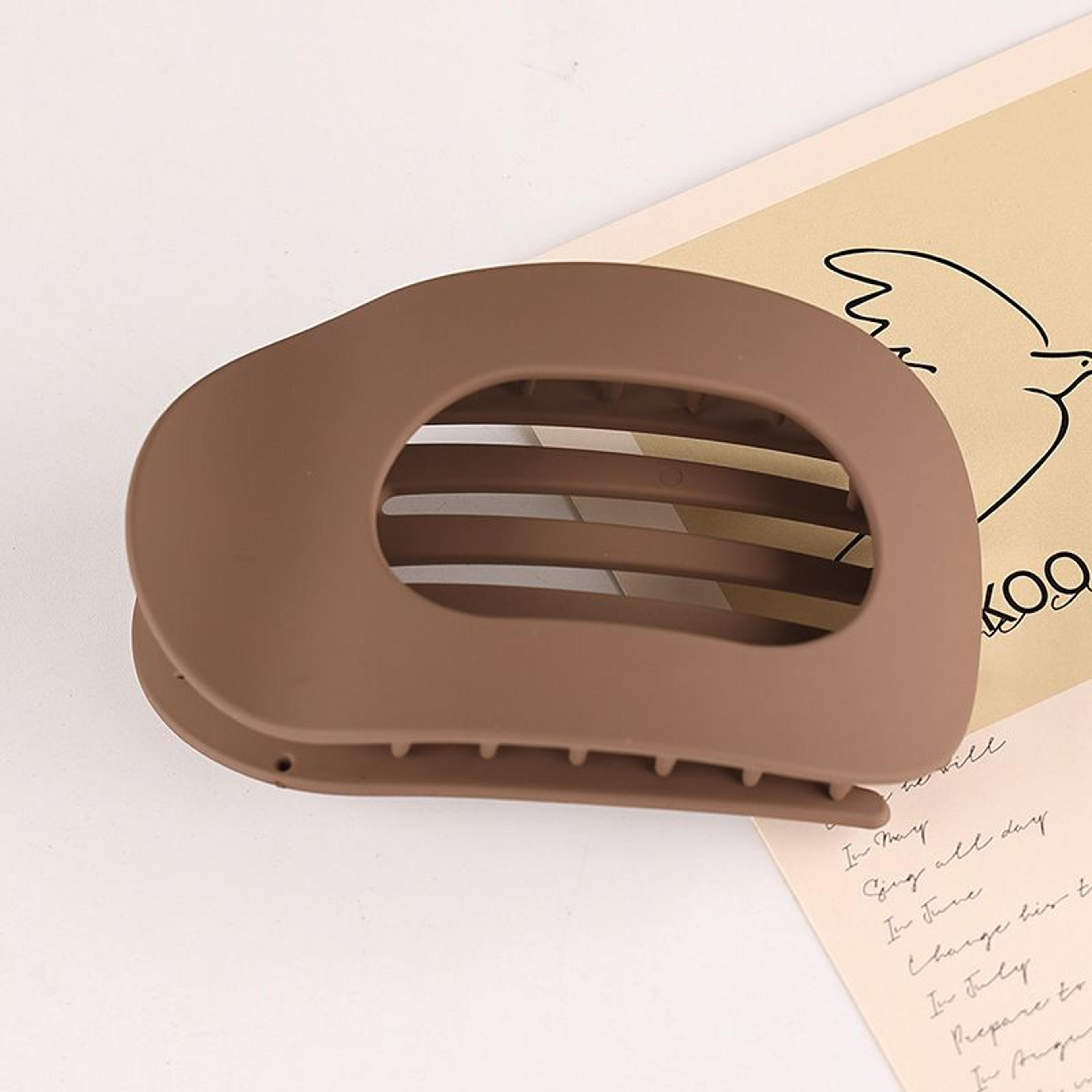 Flat Circular Hair Clip With Duckbill Grip Strong Teeth Comfortable Curved Design 5