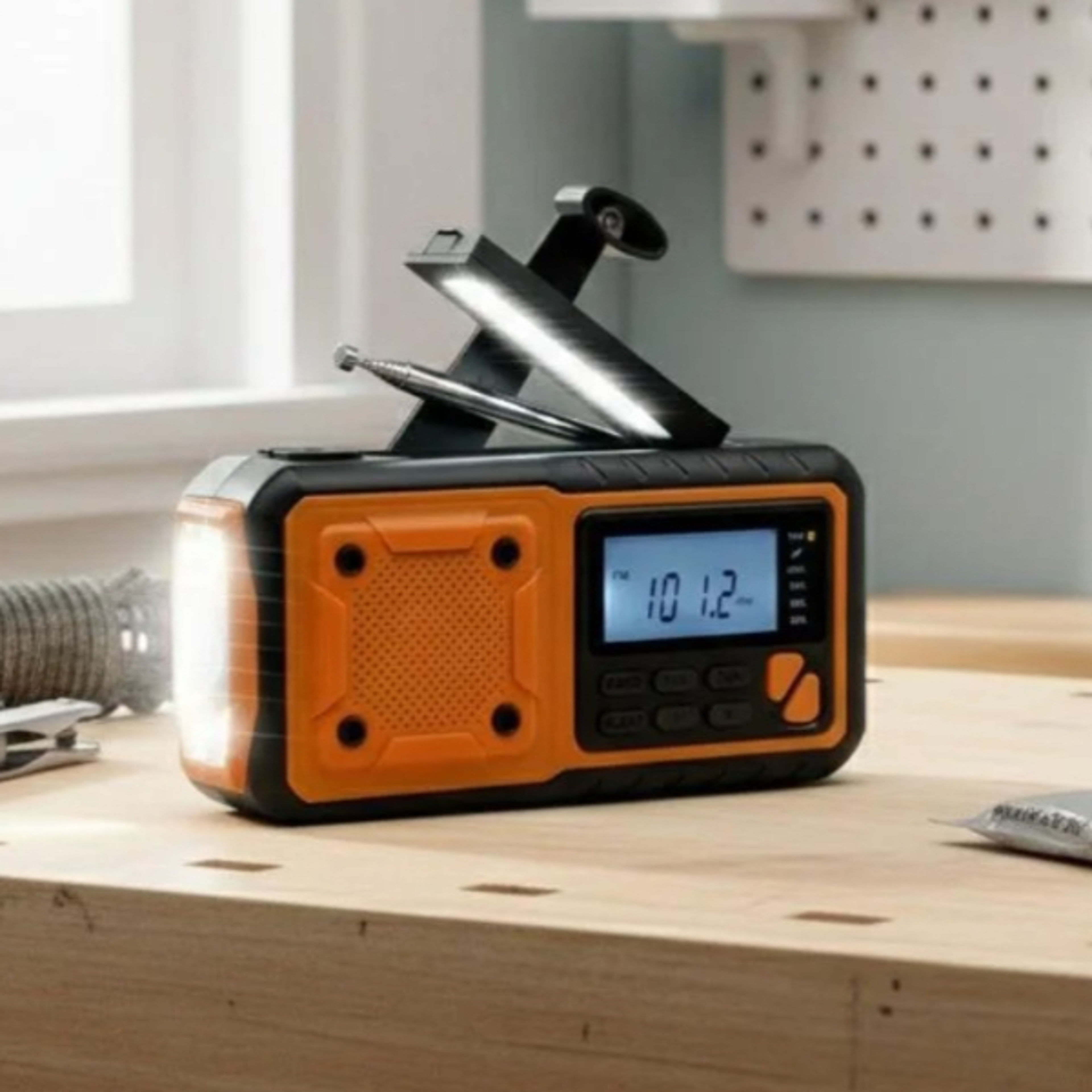 Solar Crank Emergency AM FM Weather Alert Radio LED Flashlight 4000mAh Portable Power Bank Camping S