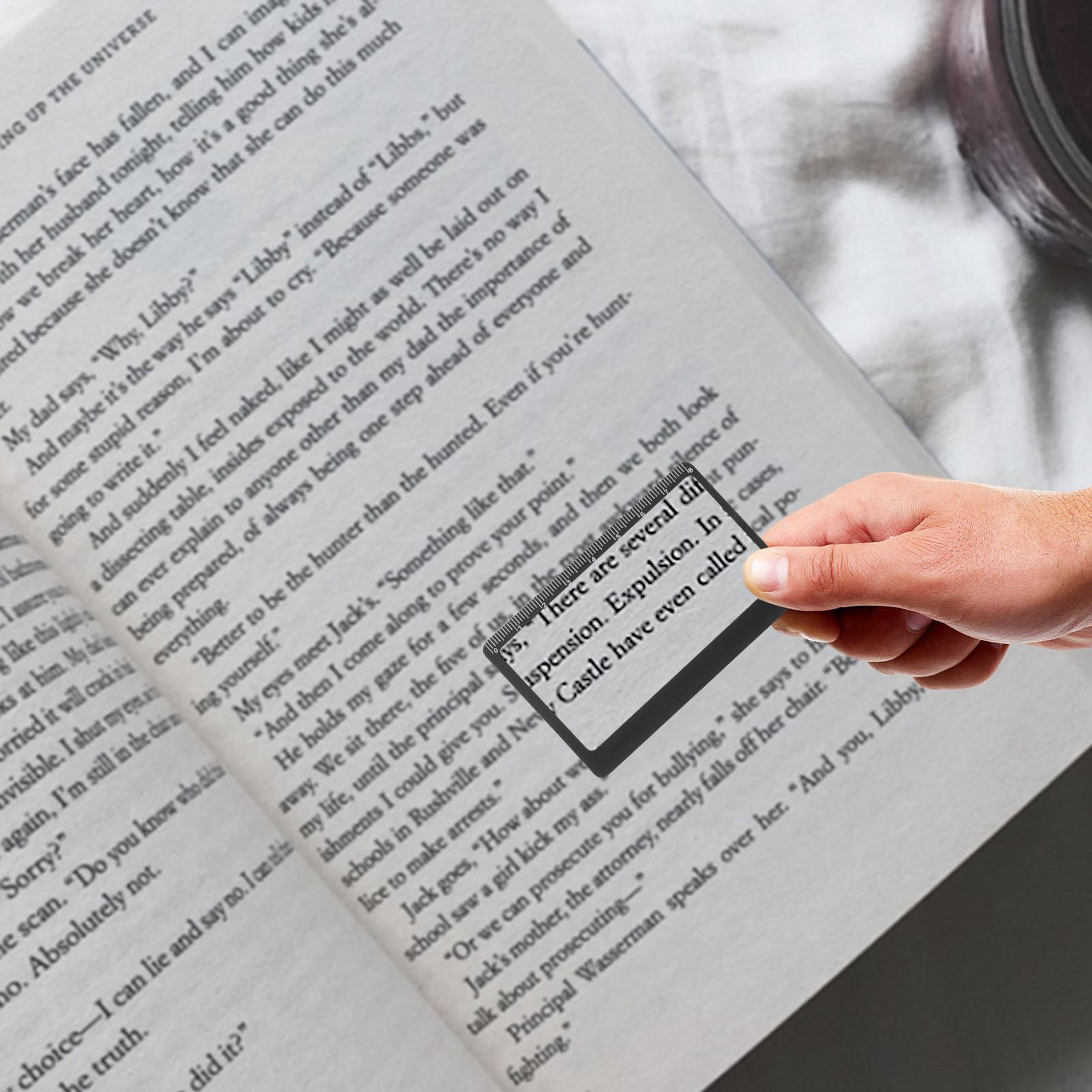ultra slim credit card portable magnifying glass reading magnifier & outdoor fire starter