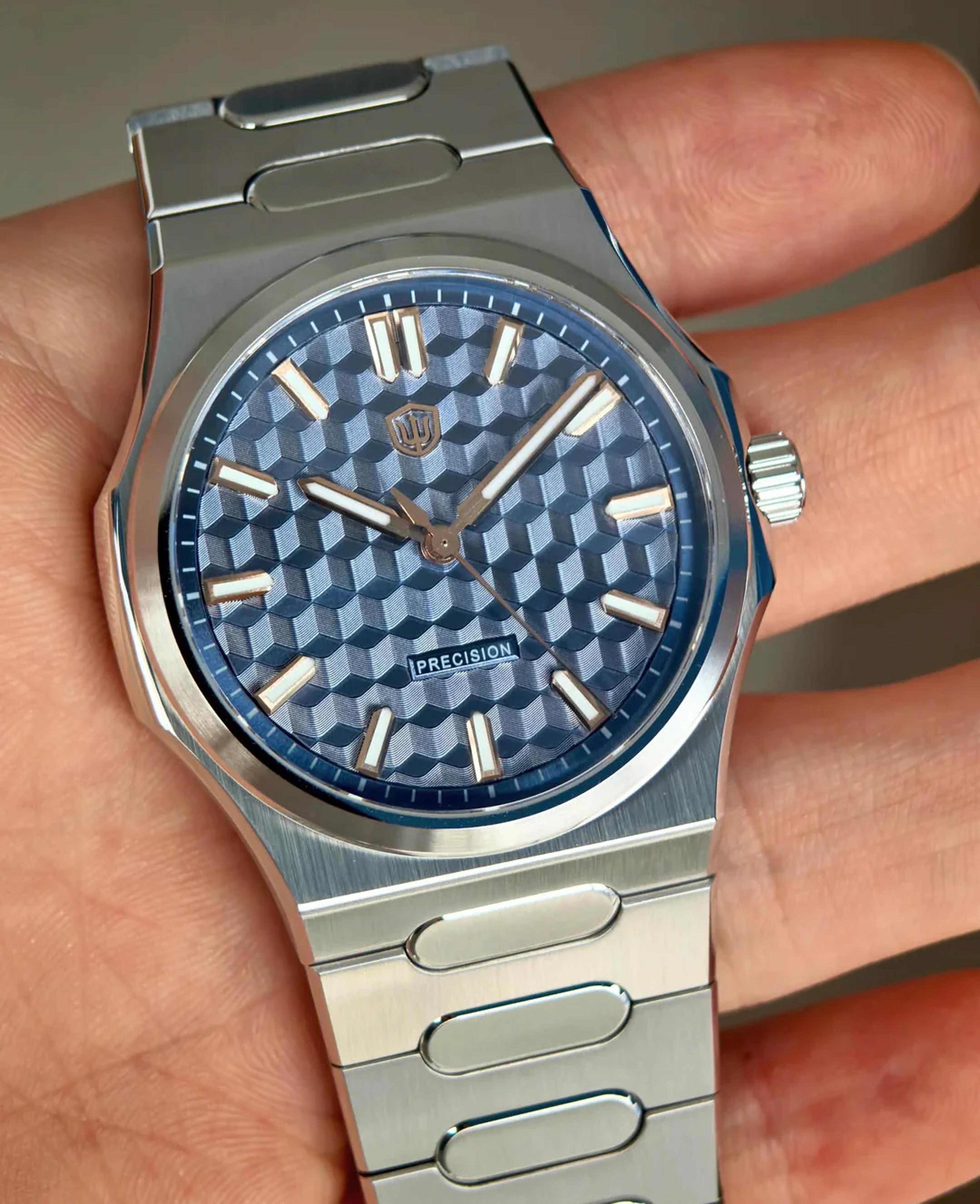 Quartz Watch With Sapphire Crystal Water Resistance 9