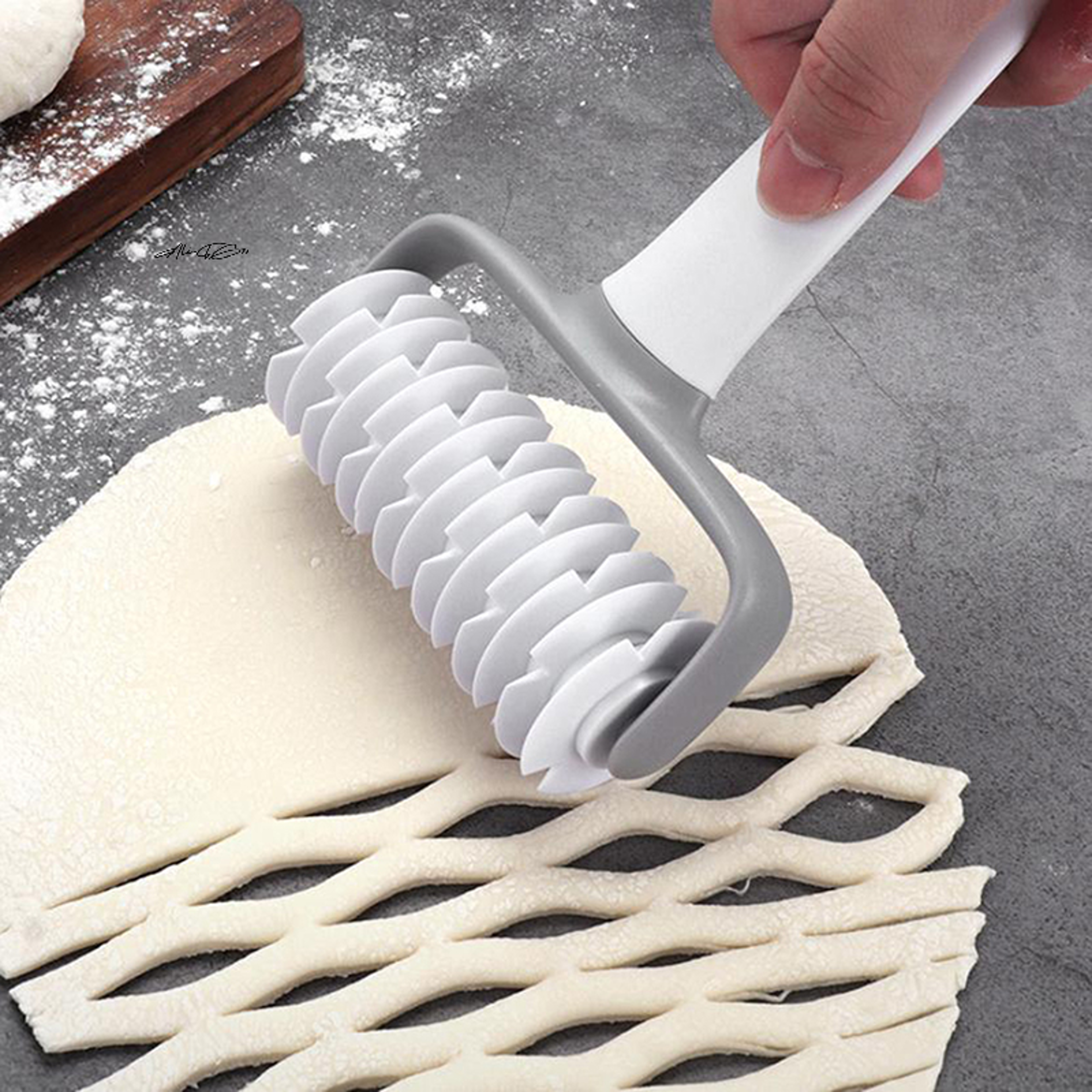 Smooth Turning Dough Roller Cutter Pizza Cutter Cookie Cake Kitchen Gadget Baking Tool For Restaura 0