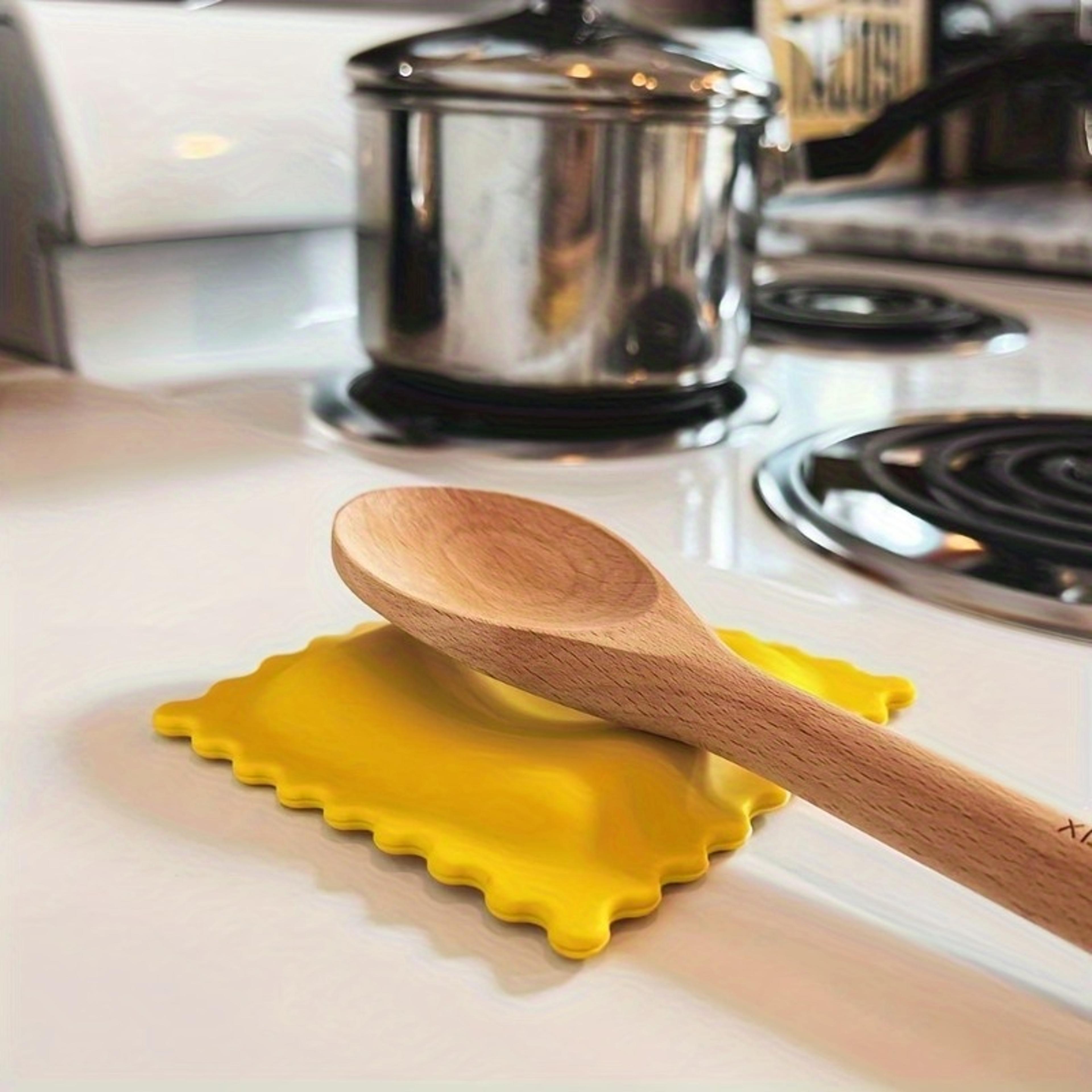 heat insulating cartoon biscuit-shaped spoon rest, anti-scalding silicone mat for kitchens