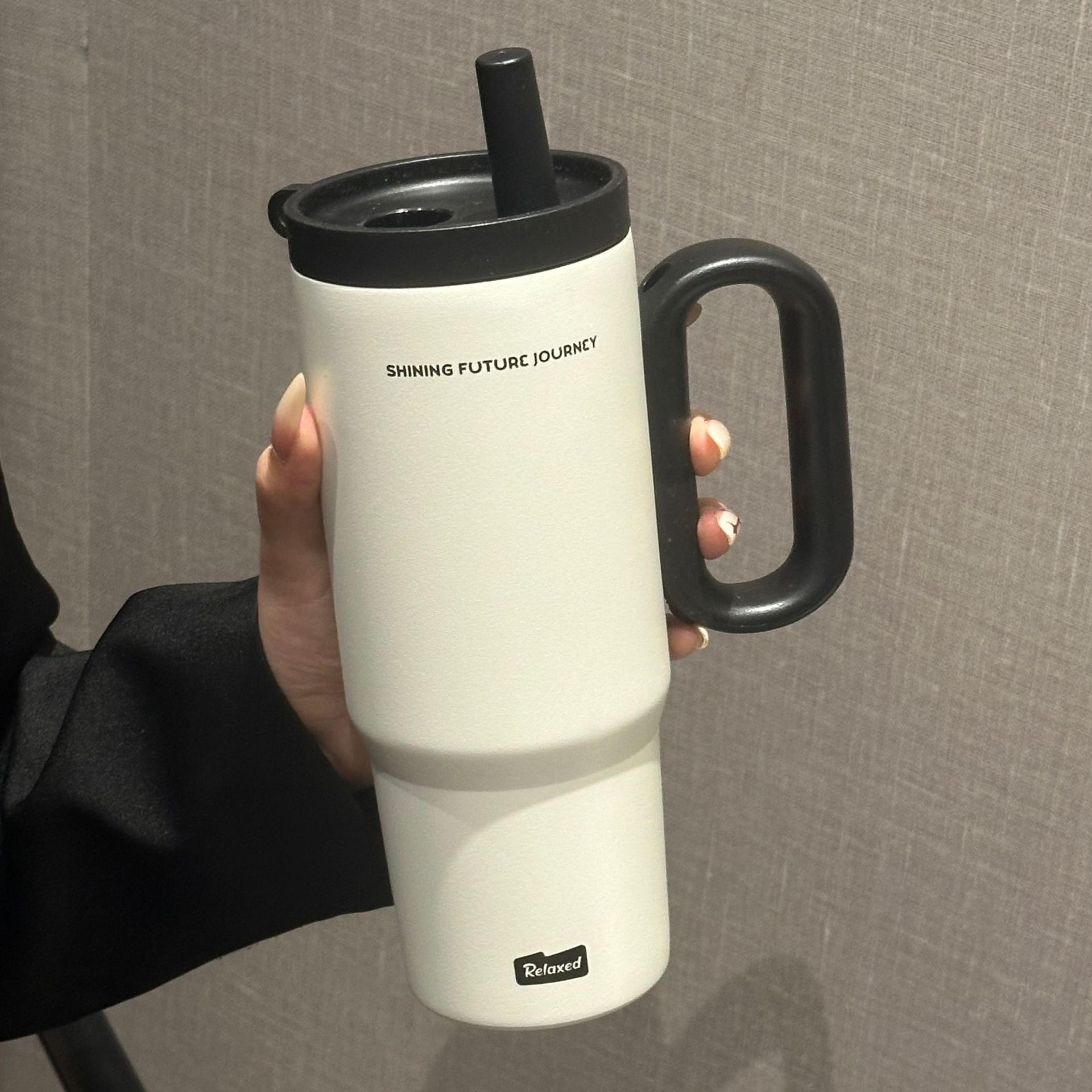 Insulated Tumbler With Straw  Handle For Hot And Cold Drinks 3