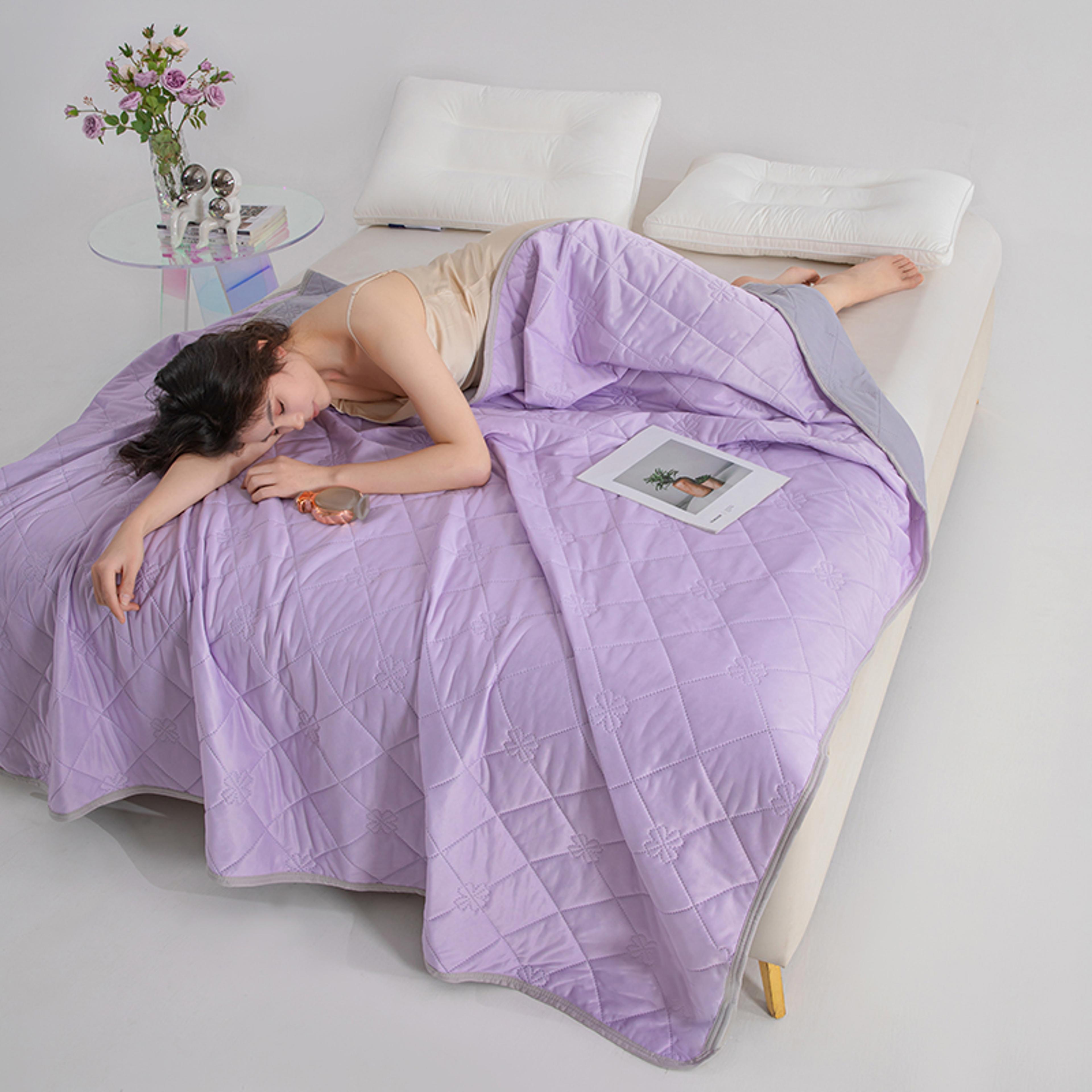 Lightweight Cooling Summer Comforter Blanket For Hot Sleepers 9