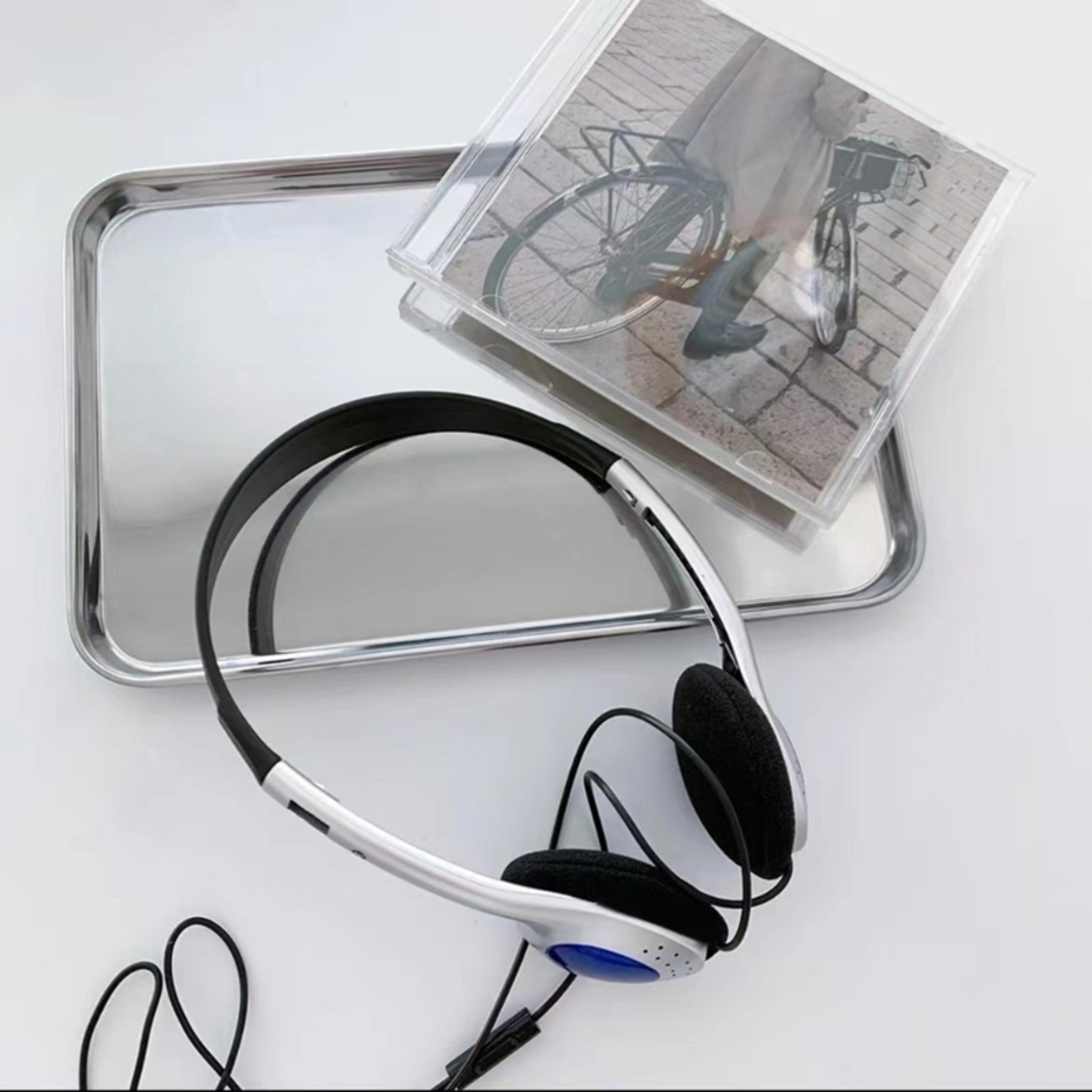 Retro Wired Headphones With Stereo Audio 4