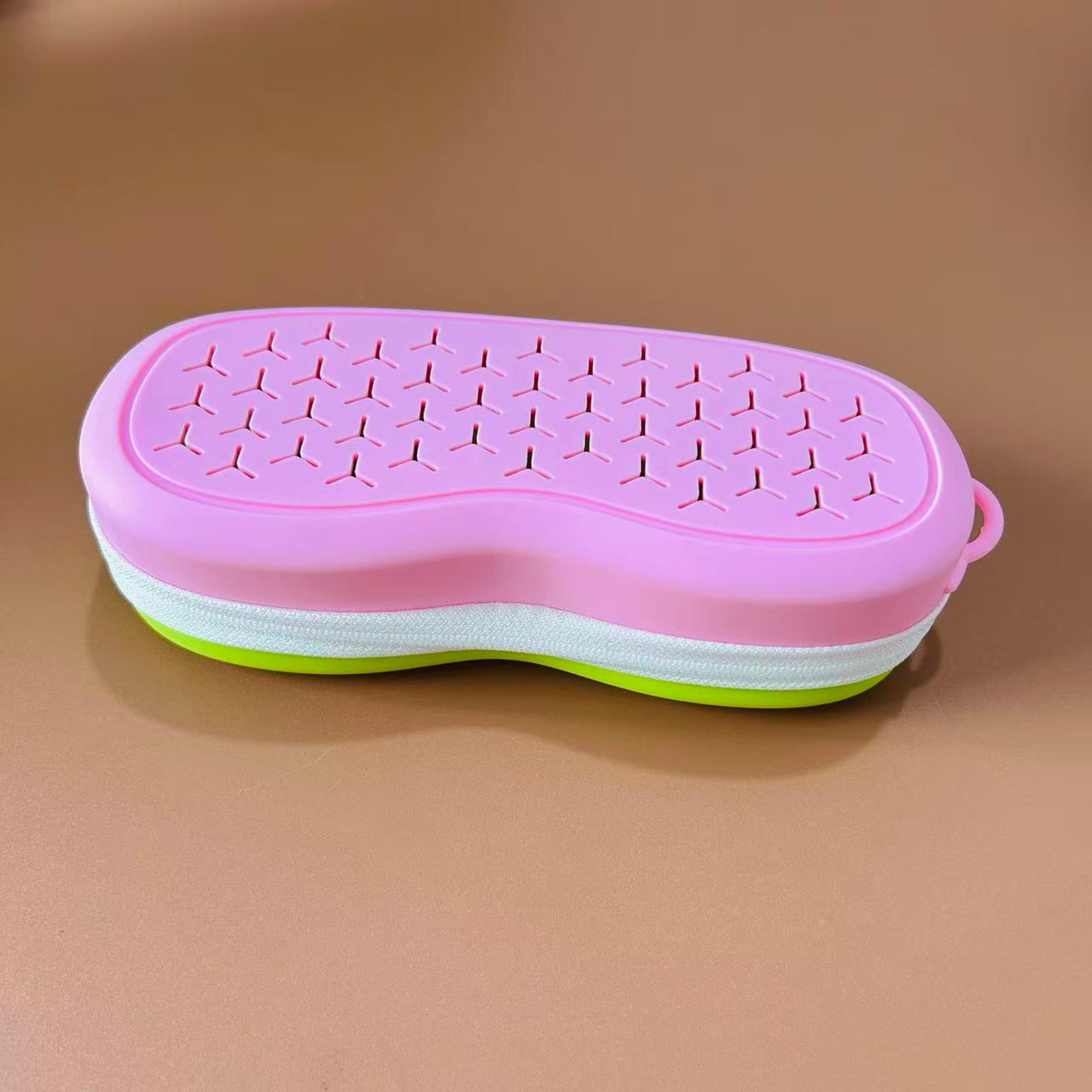 Breathable Silicone Goggles Case Protective Swimming Goggles Case With Drainage Design 1