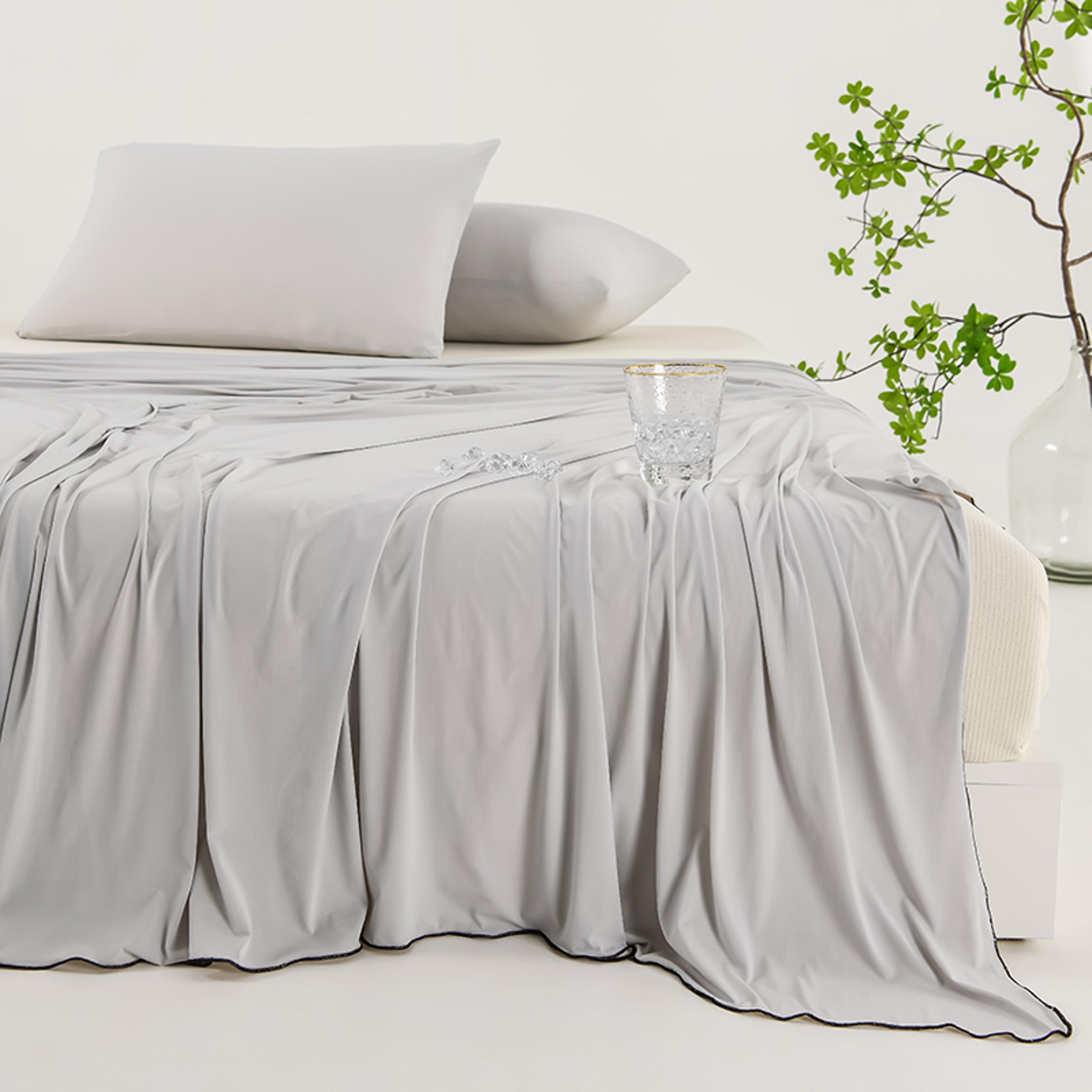 Ultra Soft Cooling Blanket Ice Silk Blanket For Summer Lightweight Breathable Cooling Quilt 1