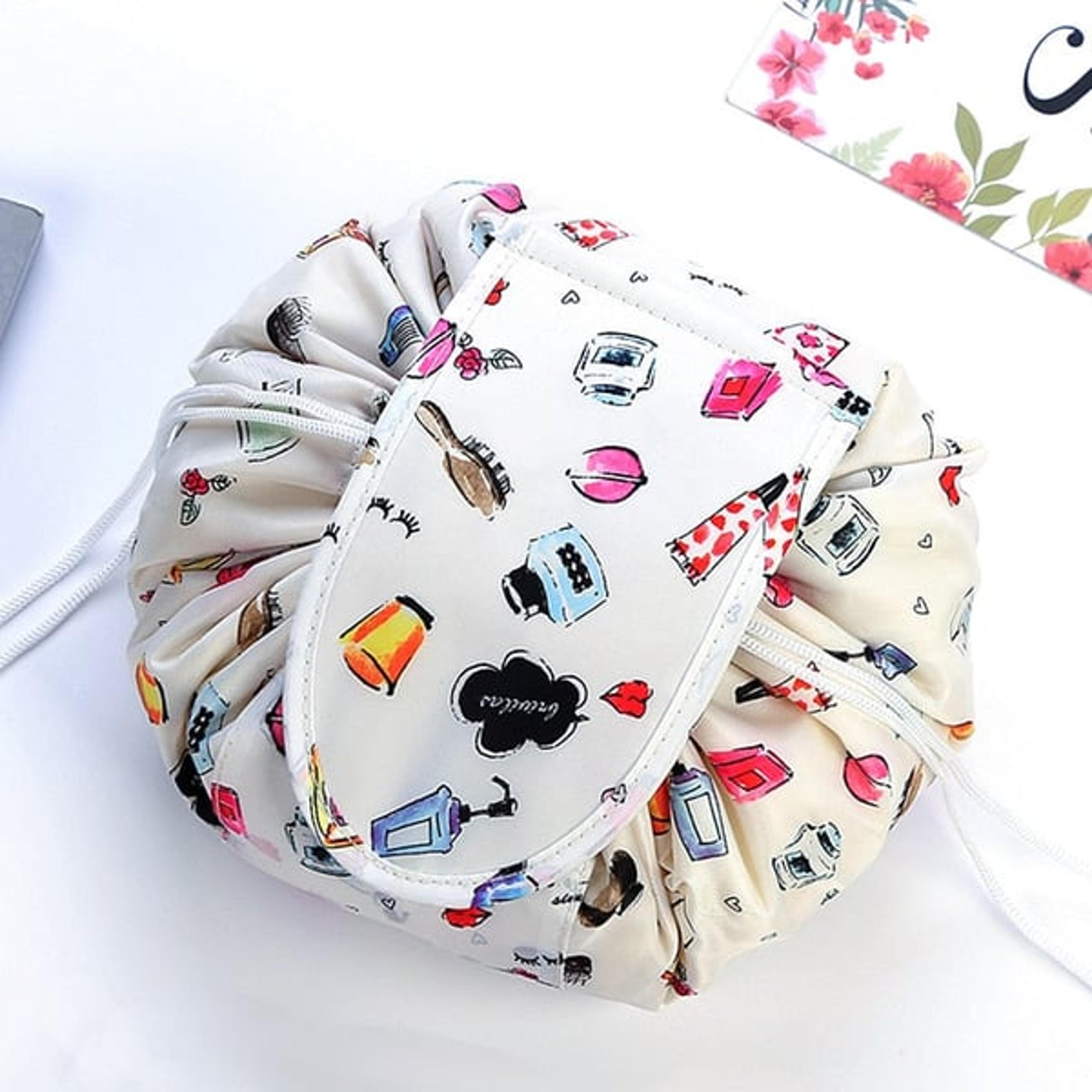 Lightweight toiletry bag for backpackers