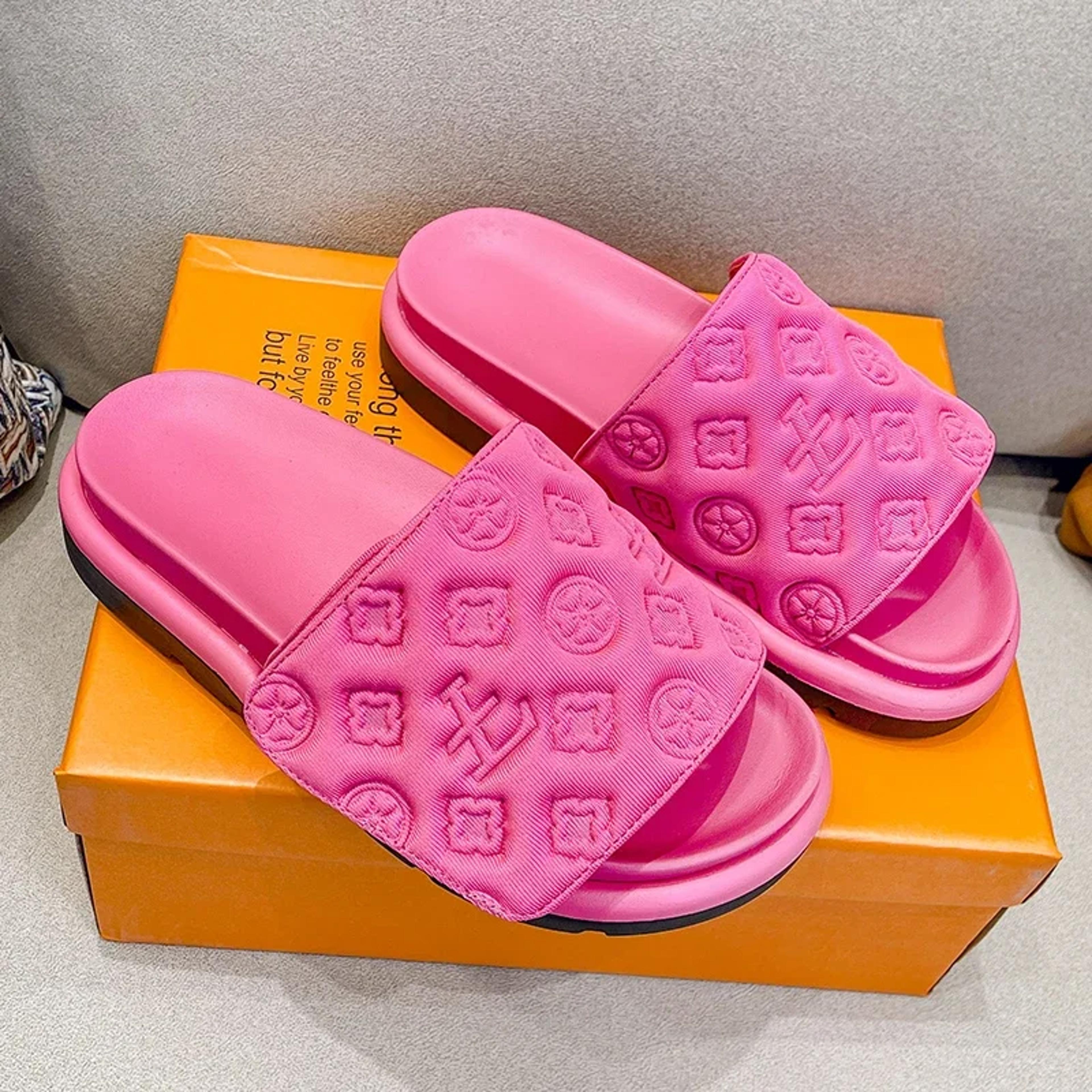 Womens Embossed Slide Sandals With Low Heel For Summer And Casual Wear 1