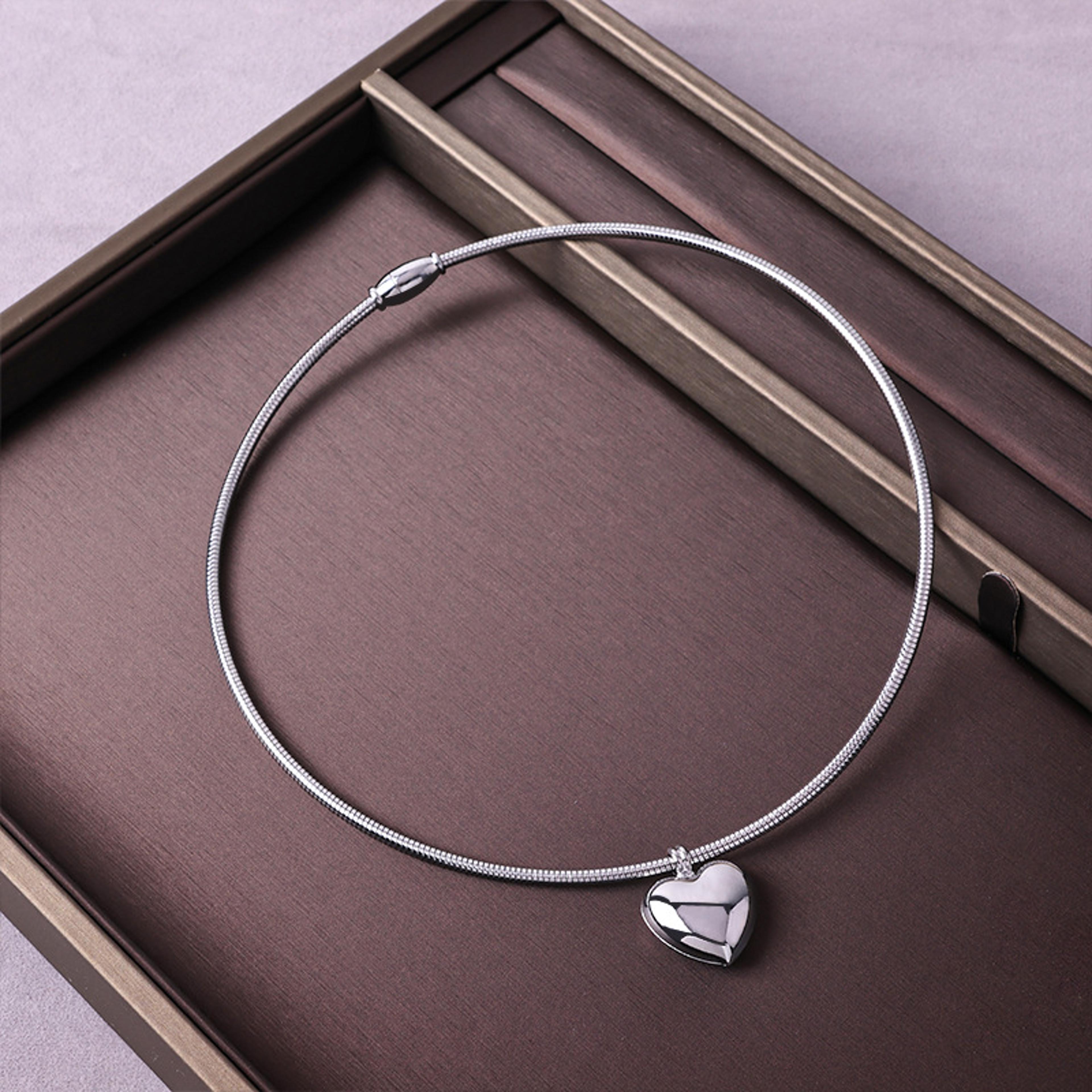 Heart Shaped Magnetic Choker Necklace With Snake Chain 5