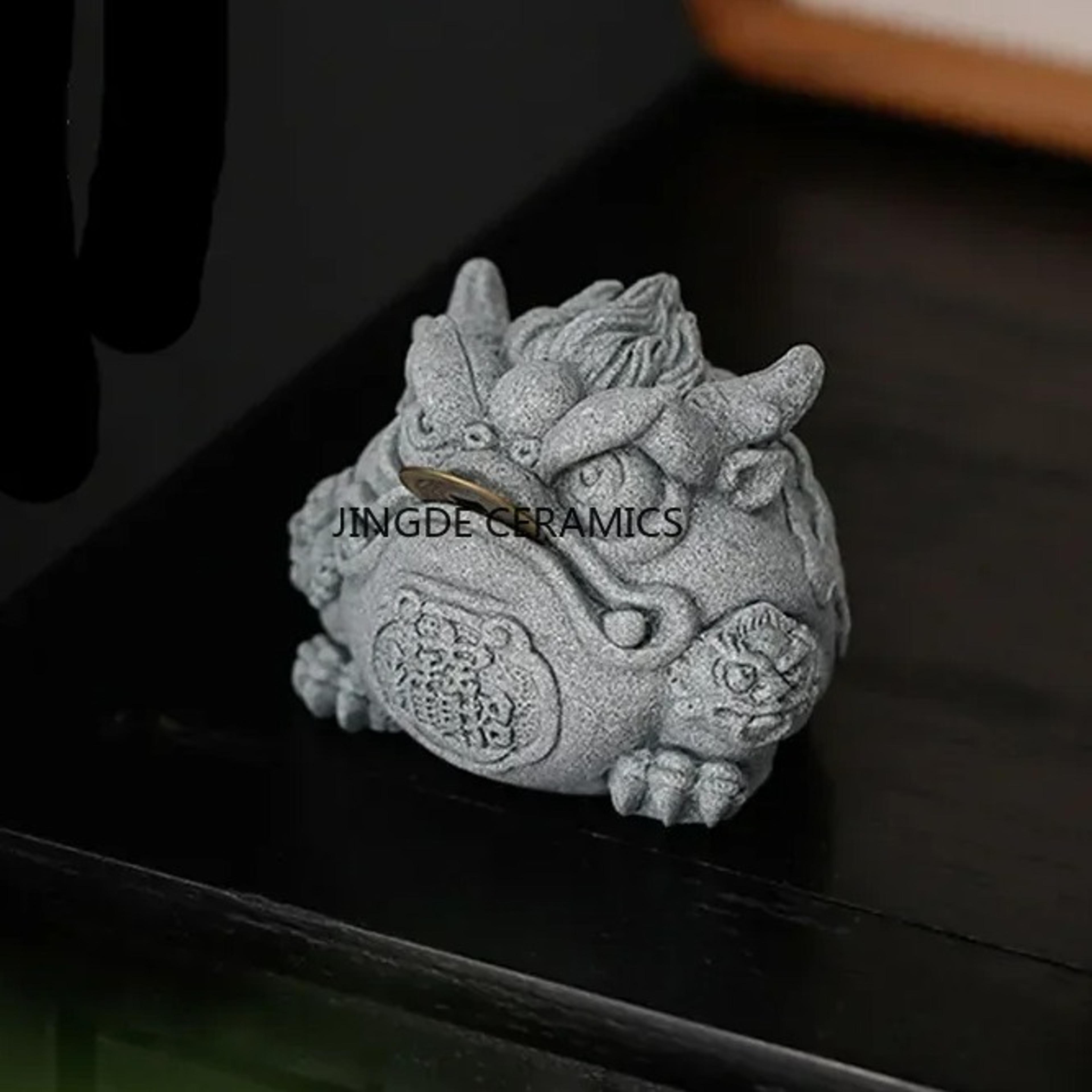 Feng Shui Gold Toad Tea Pet Pottery Figurine for Tea Tray and Desk Decorjpg