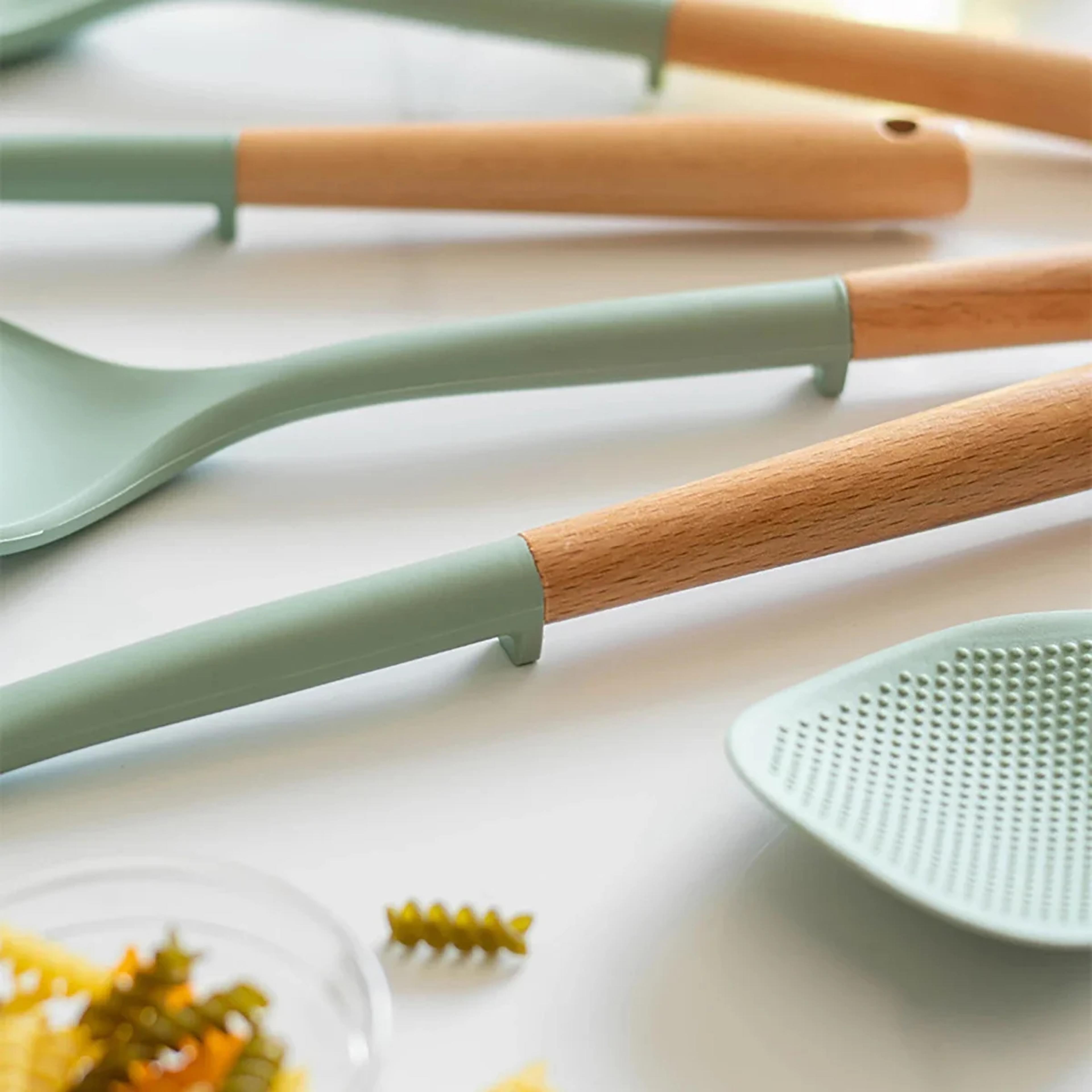 Silicone Spatula For Non Stick Pan Wooden Handle Heatresistant Silicone Cooking Spoon Kitchen Tool  3