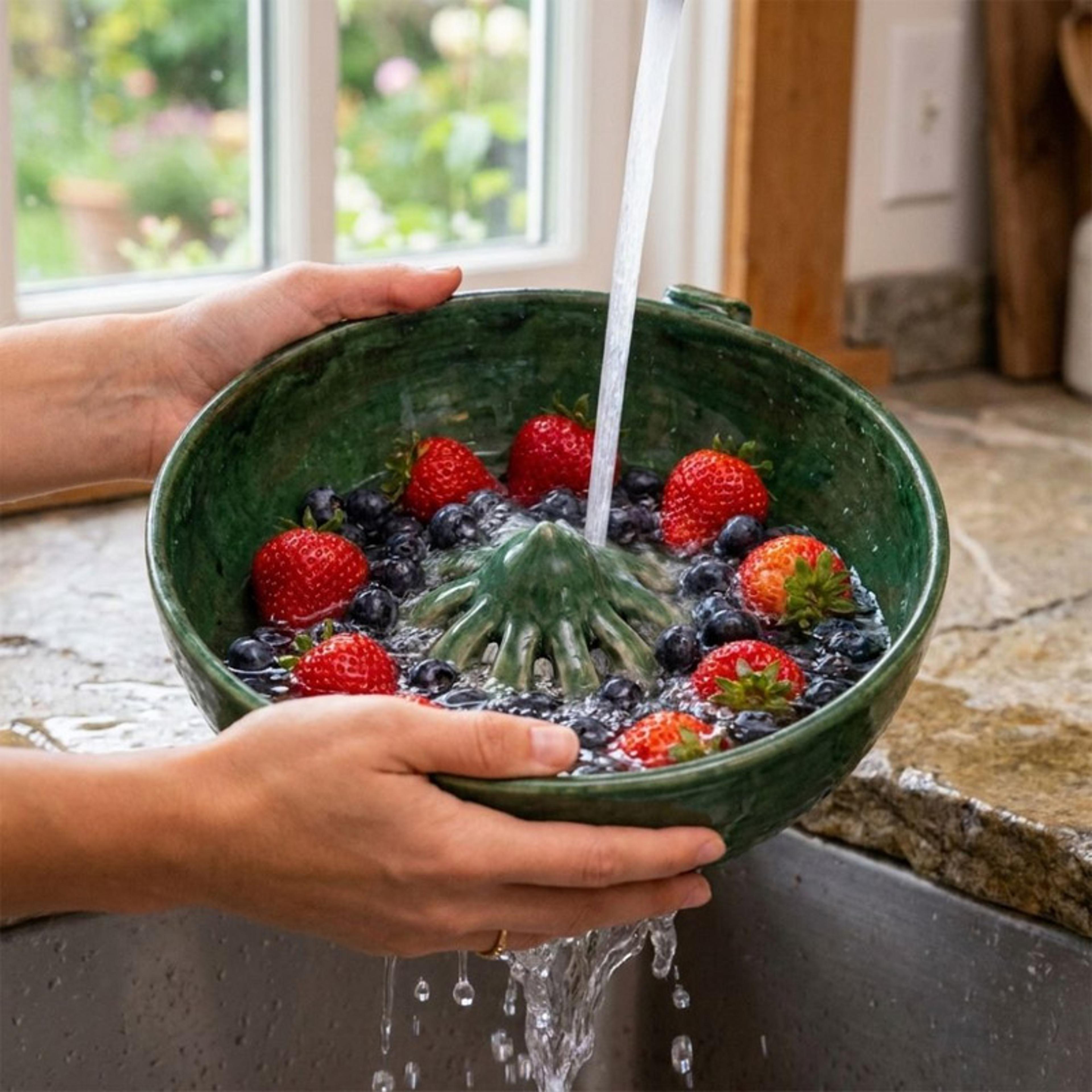 Stoneware Vortex Fruit Washing Bowl Self Rinsing Berry Washing Bowl  Rinse Colander 2