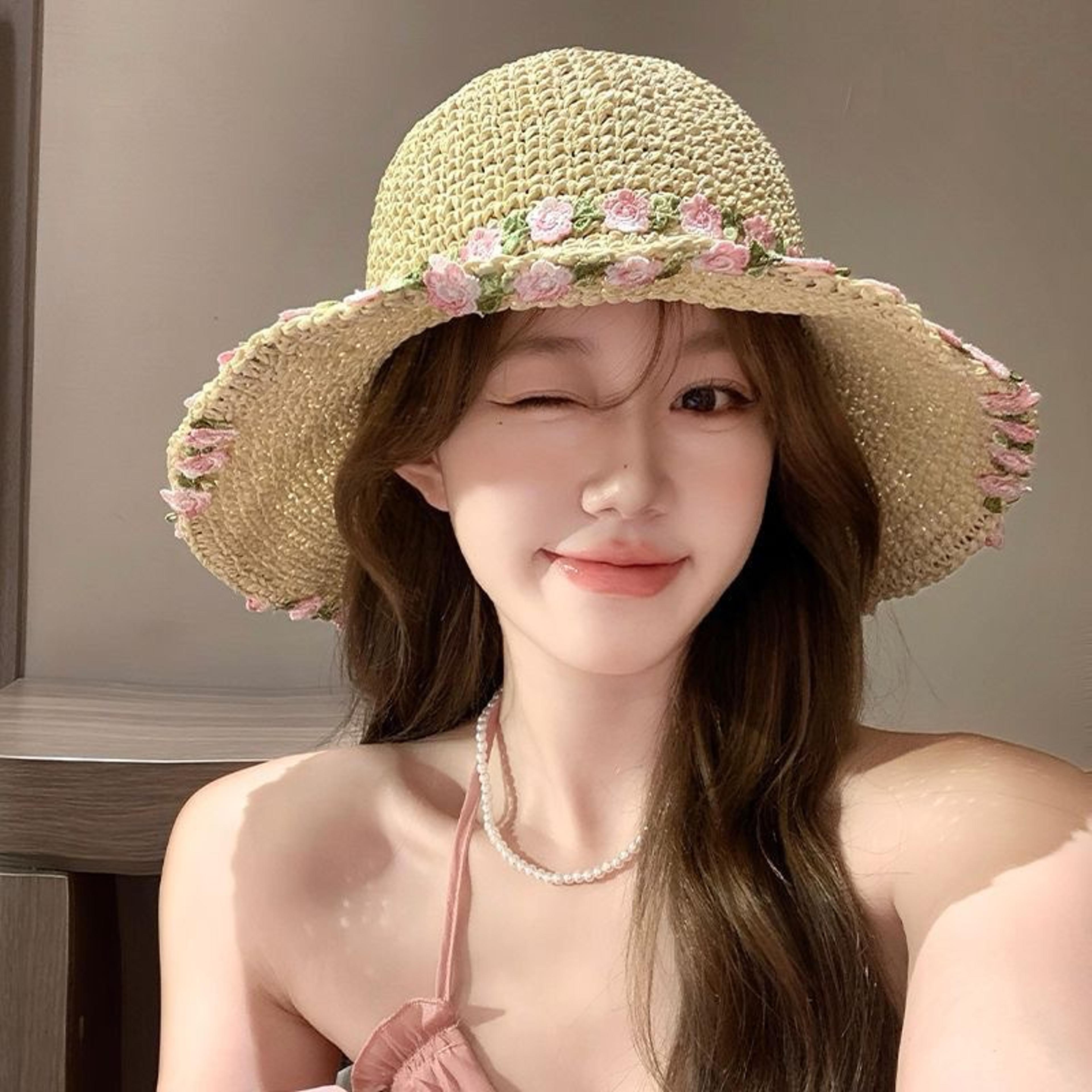 Foldable Straw Beach Sun Hat With Flower Accent For Women 1