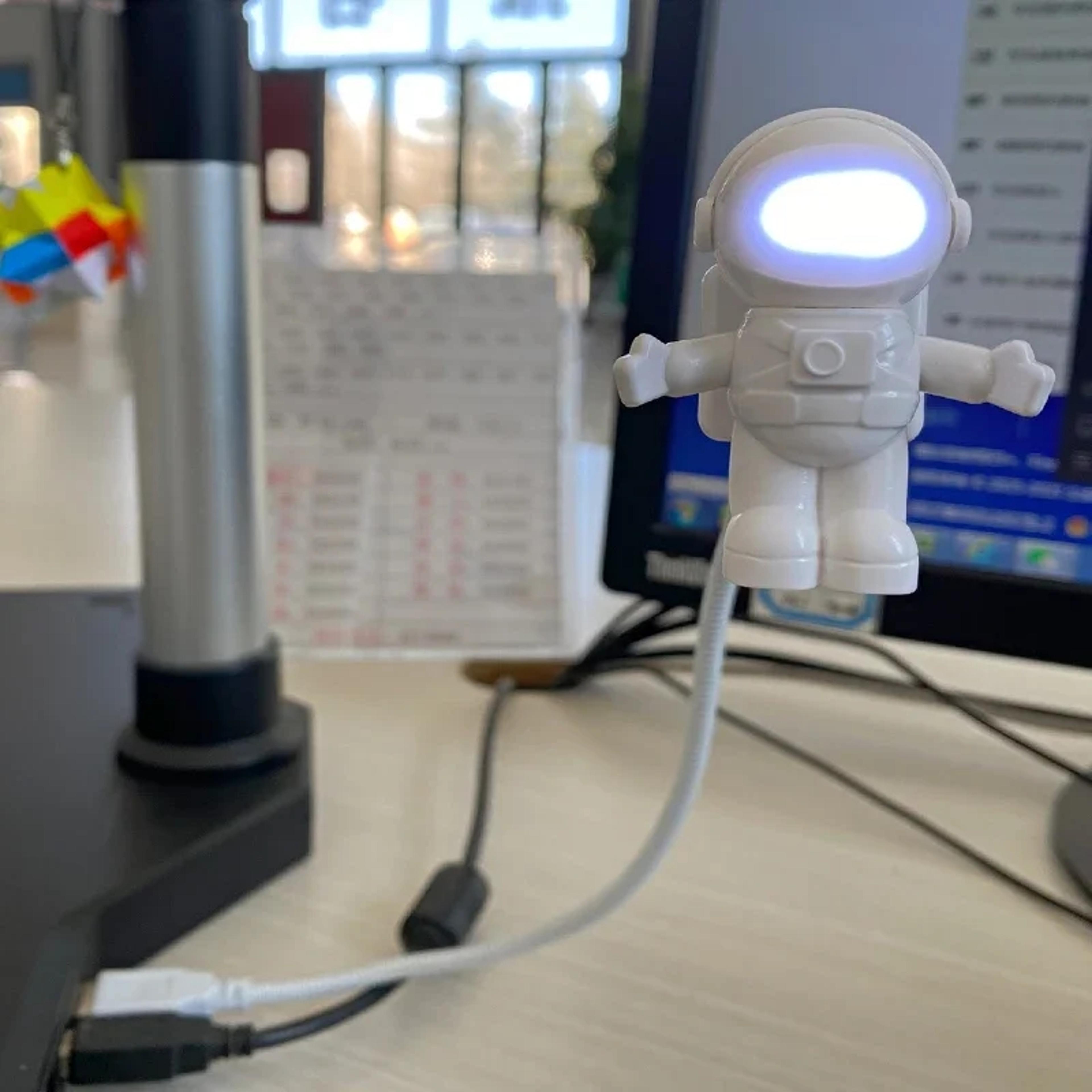 USB Powered Creative White Astronaut Shape Portable Reading Desk Lamp Ideal For Reading Working Nig 3