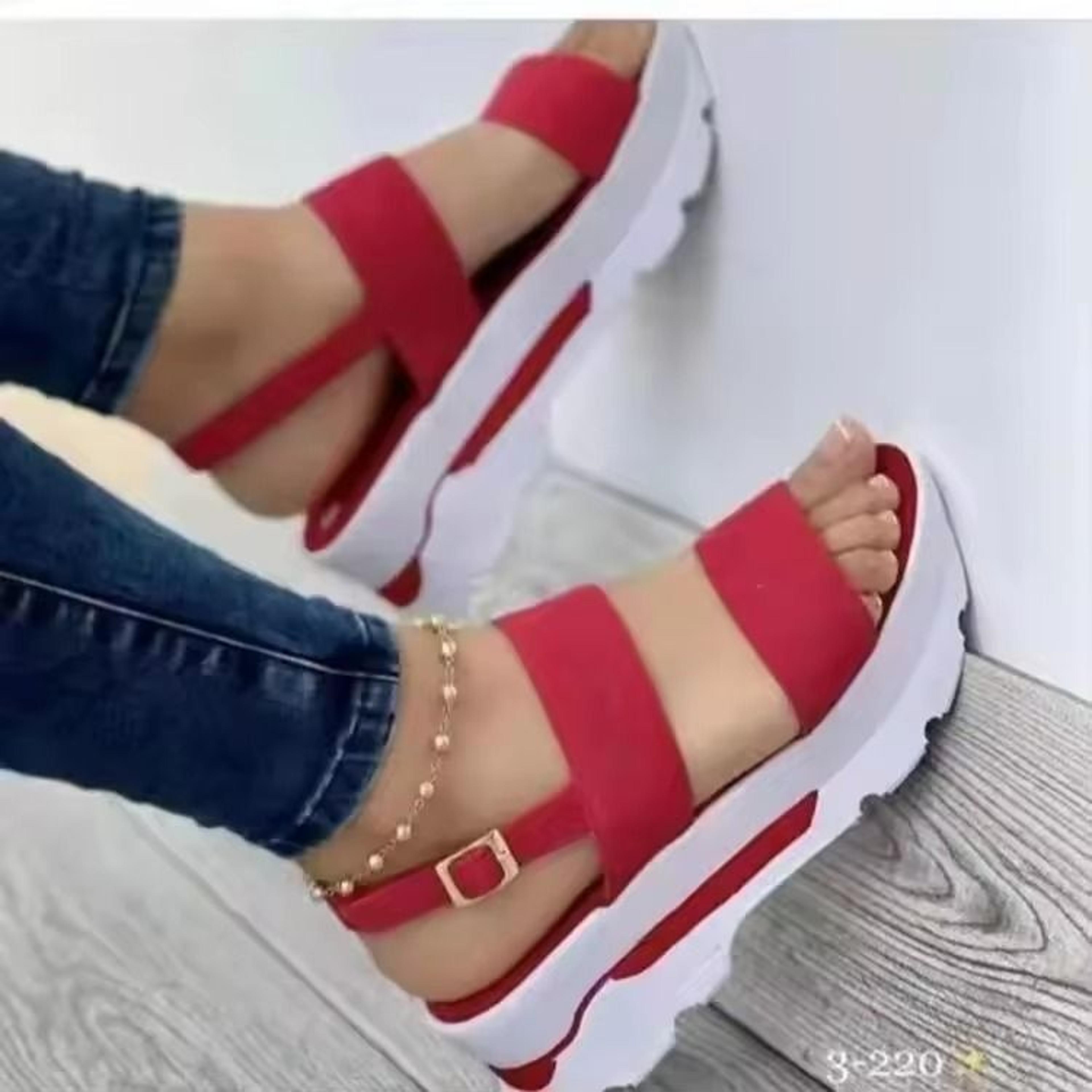 Platform Buckle Strap Sandals For Women With Thick Sole And Open Toe Design 5