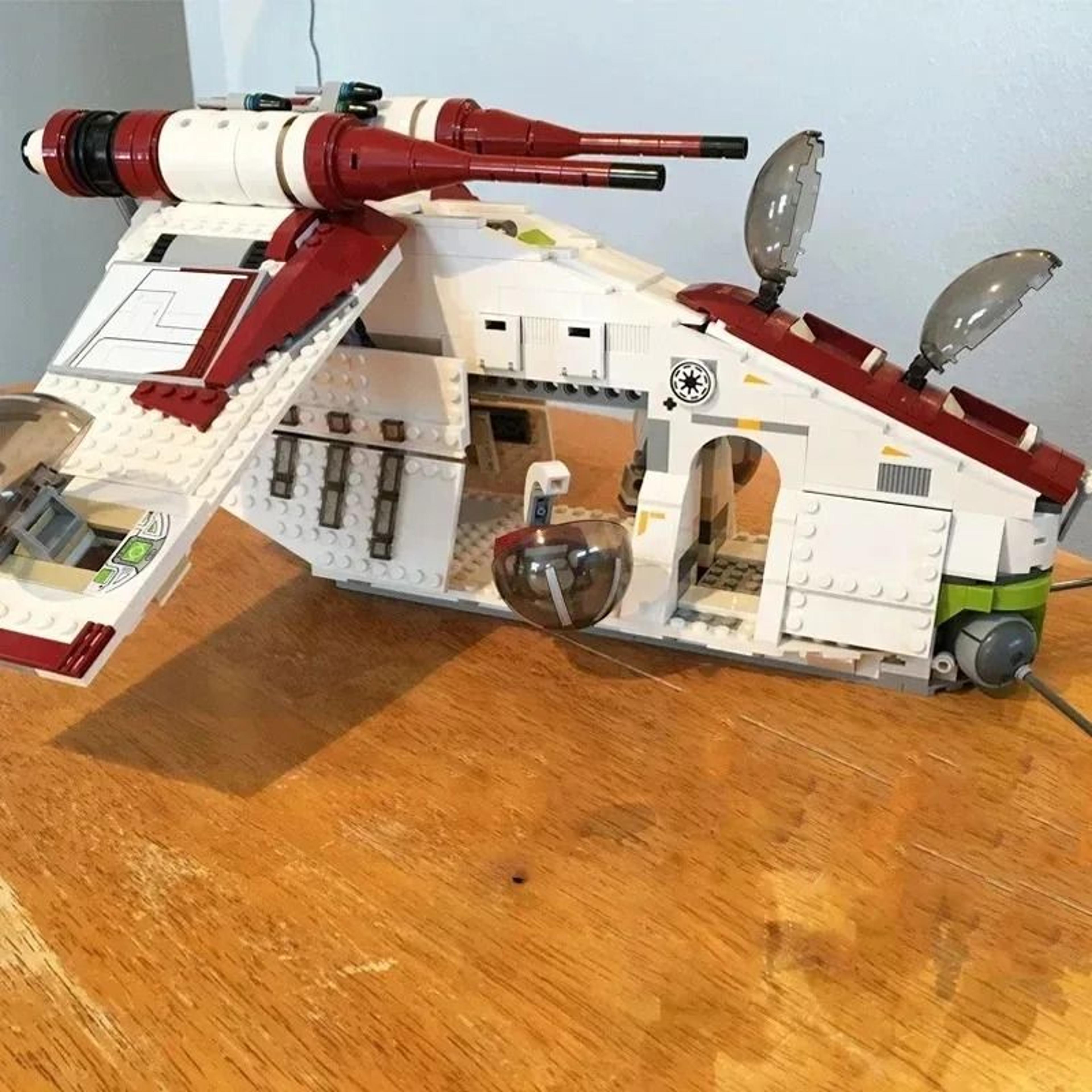 Star Gunship Building Blocks Model Set 1228 Pieces 3